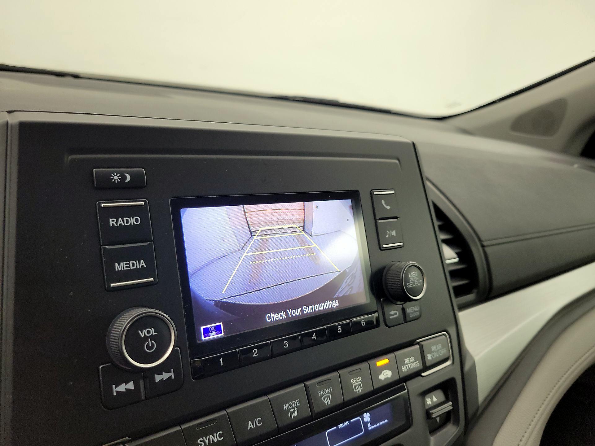 Thumbnail: 2018 Honda Odyssey - 14