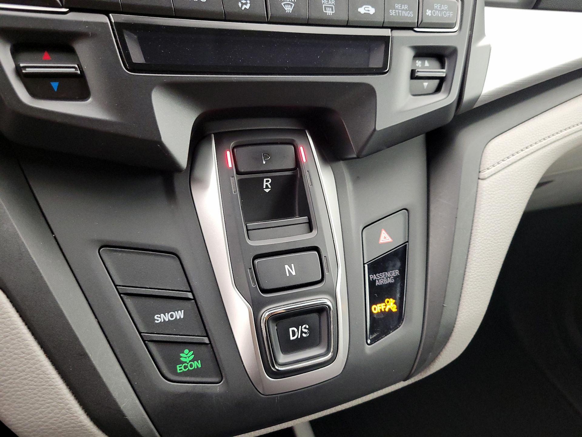 Thumbnail: 2018 Honda Odyssey - 17