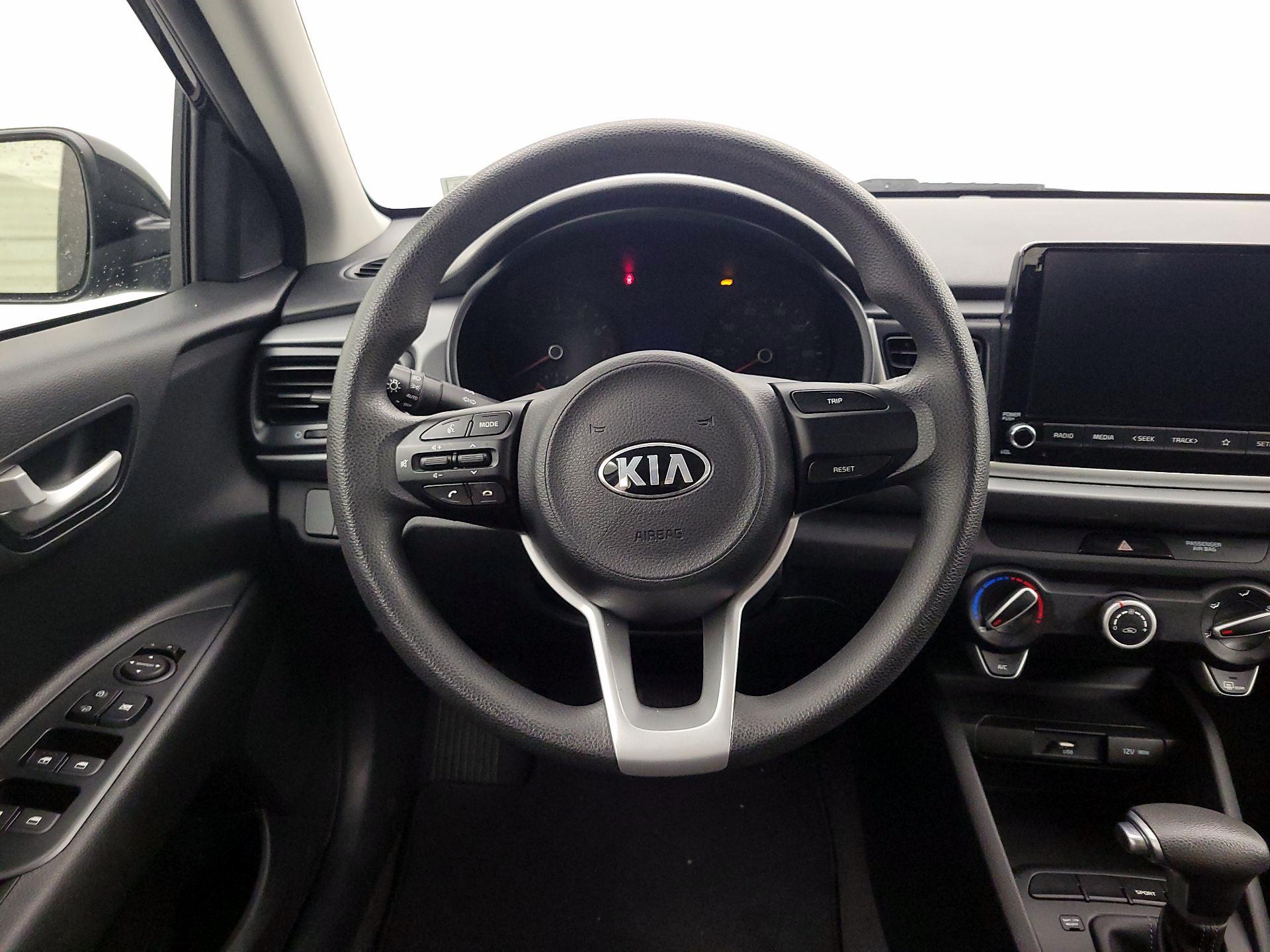 Thumbnail: 2021 Kia Rio - 10