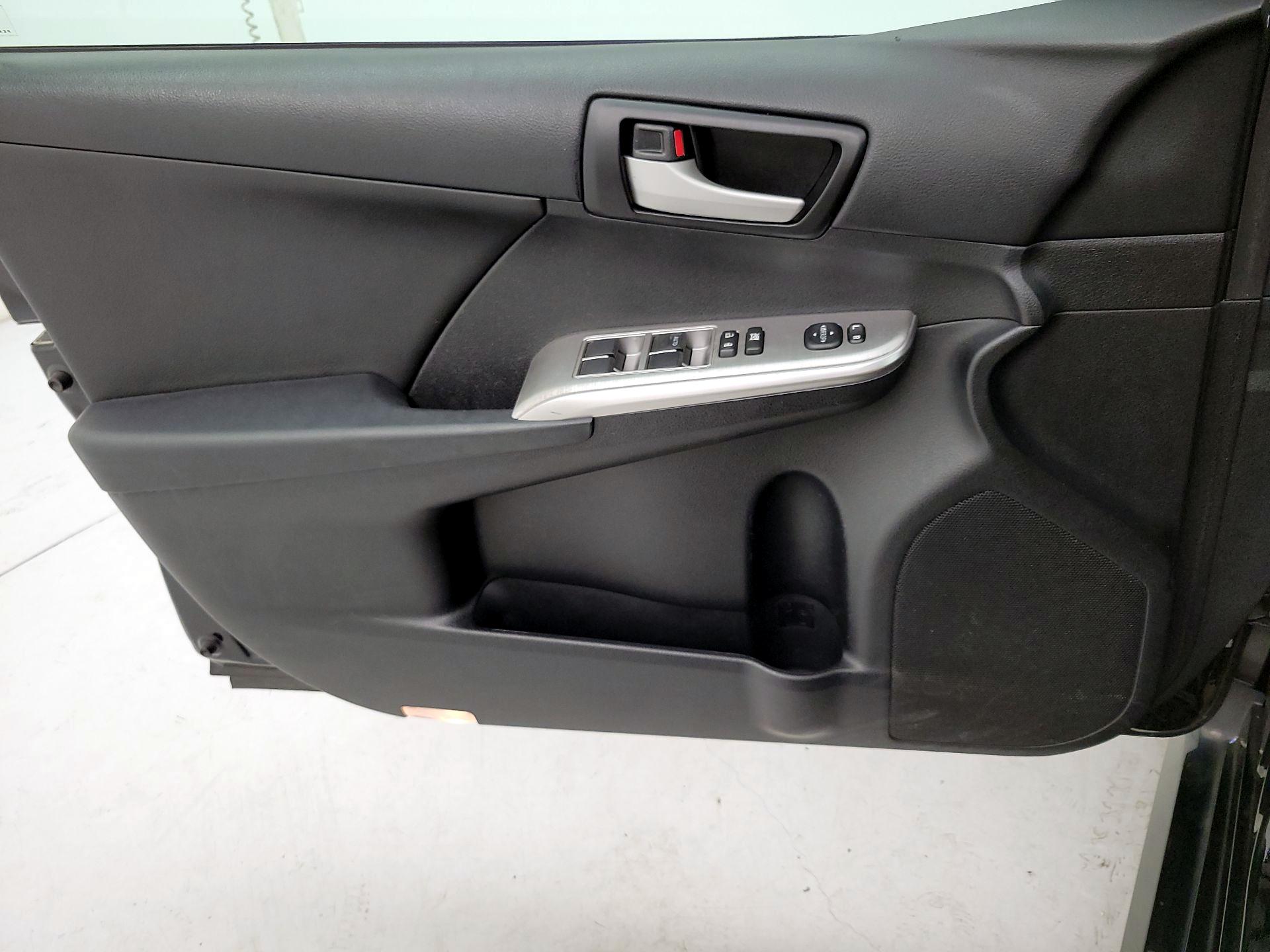 Thumbnail: 2013 Toyota Camry - 12