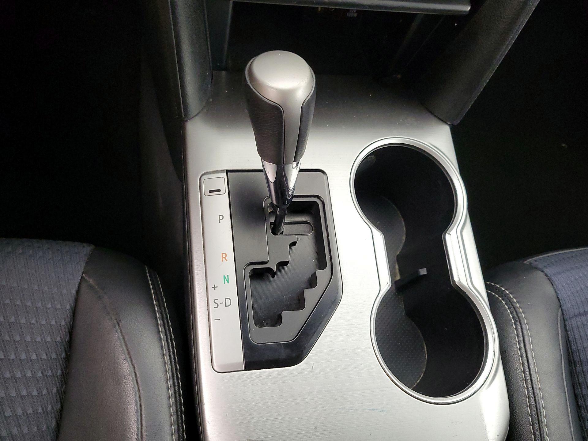 Thumbnail: 2013 Toyota Camry - 16