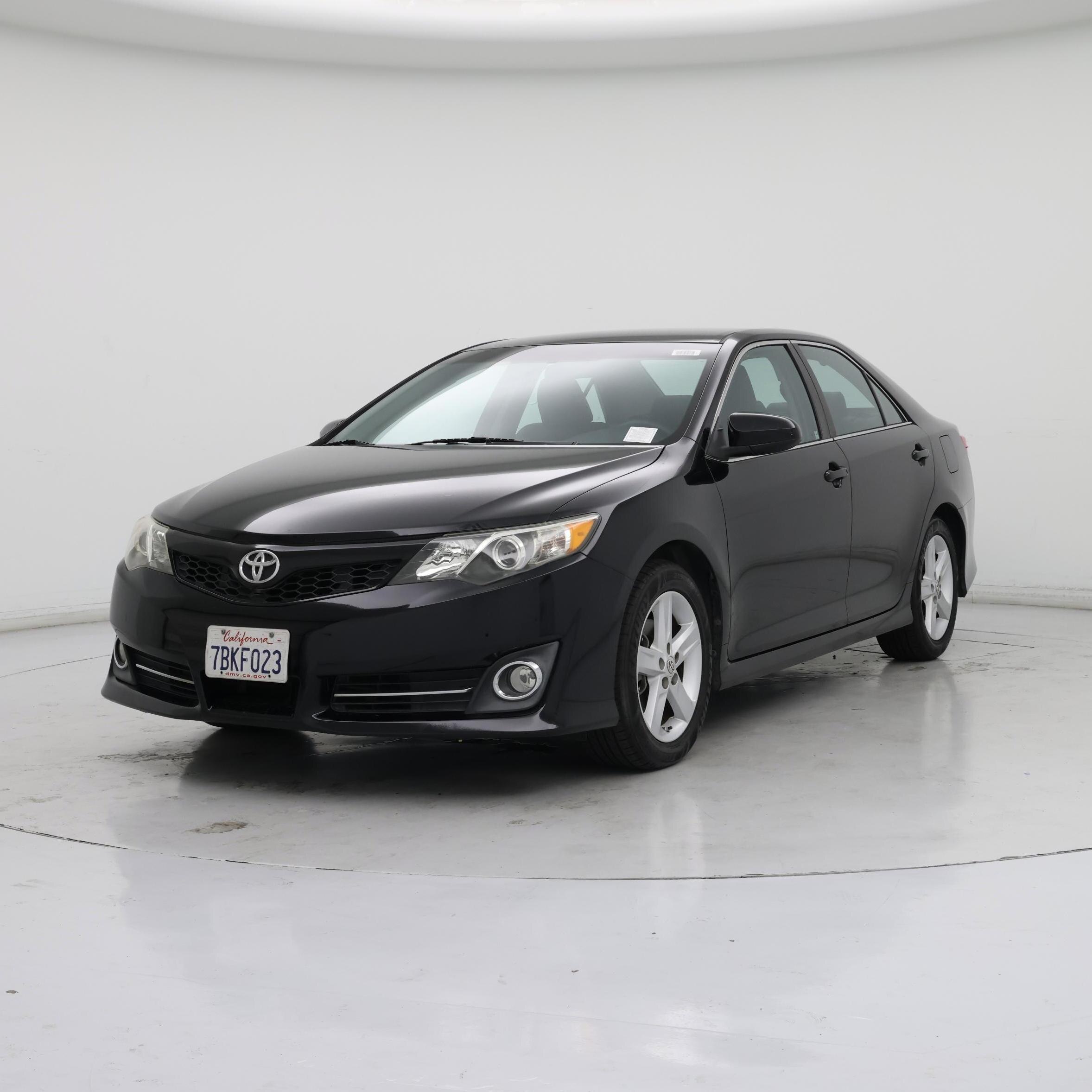 Thumbnail: 2013 Toyota Camry - 4