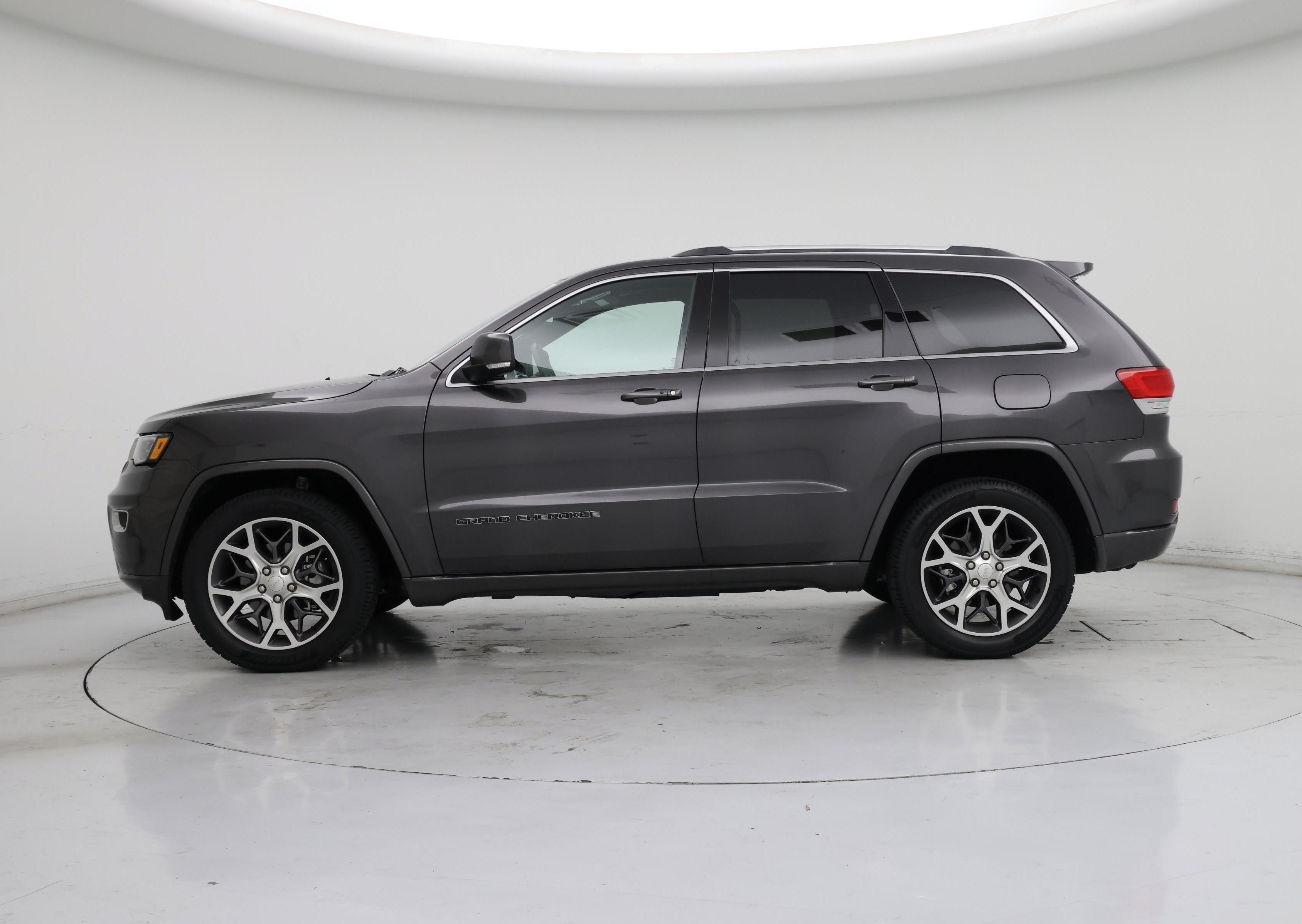 Thumbnail: 2018 Jeep Grand Cherokee - 3