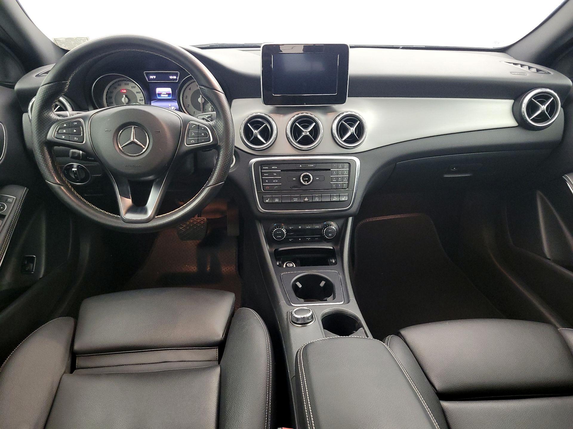 Thumbnail: 2017 Mercedes-Benz GLA - 9
