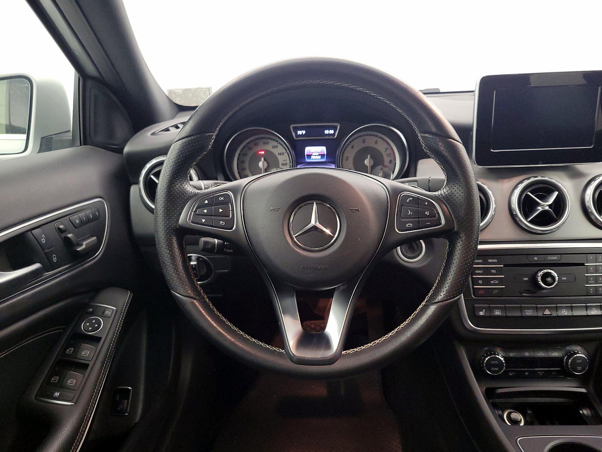 Thumbnail: 2017 Mercedes-Benz GLA - 10