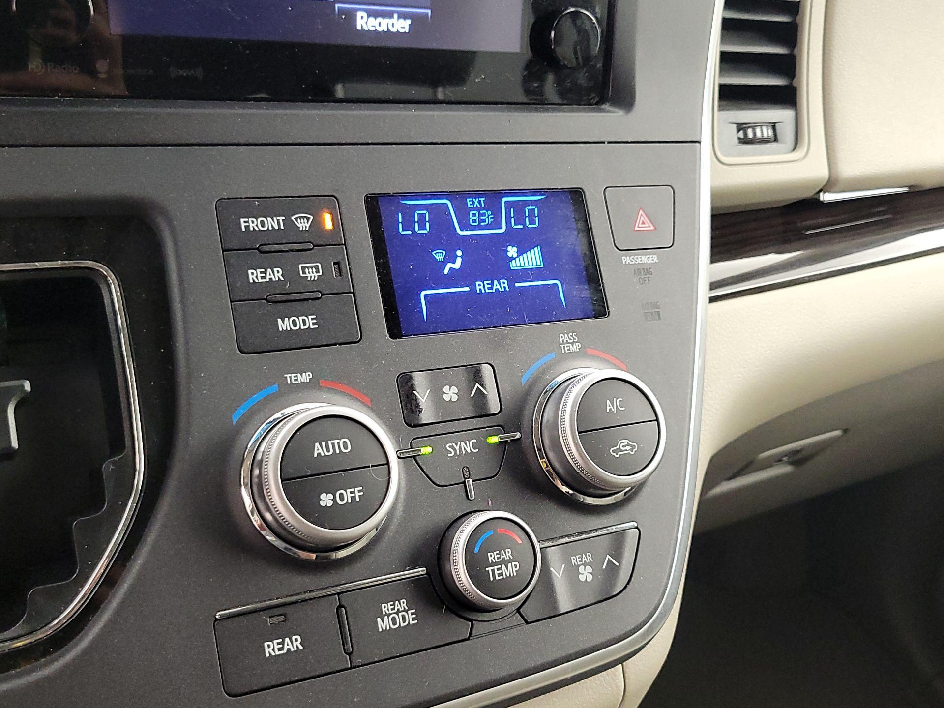 Thumbnail: 2017 Toyota Sienna - 16