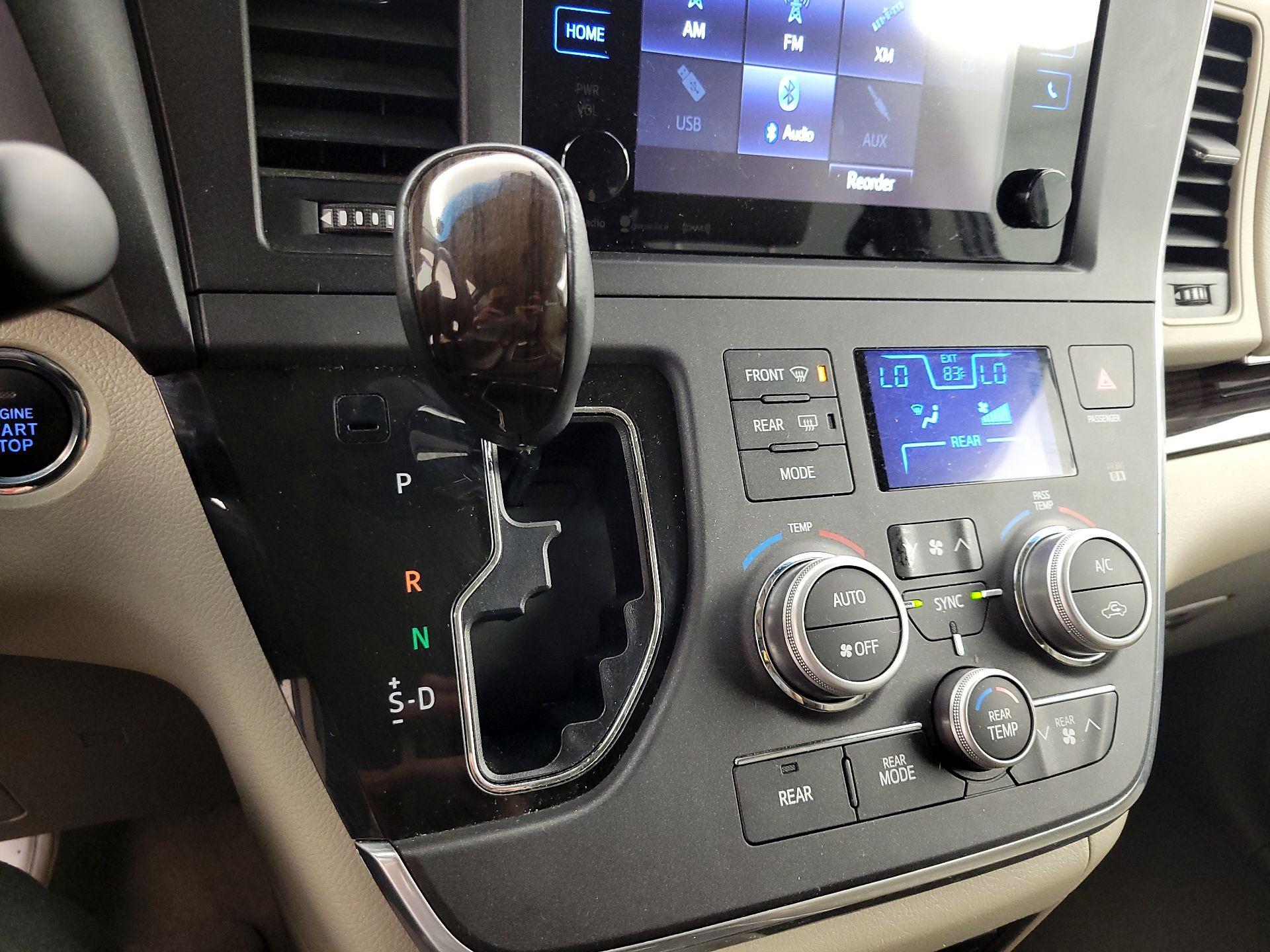 Thumbnail: 2017 Toyota Sienna - 17