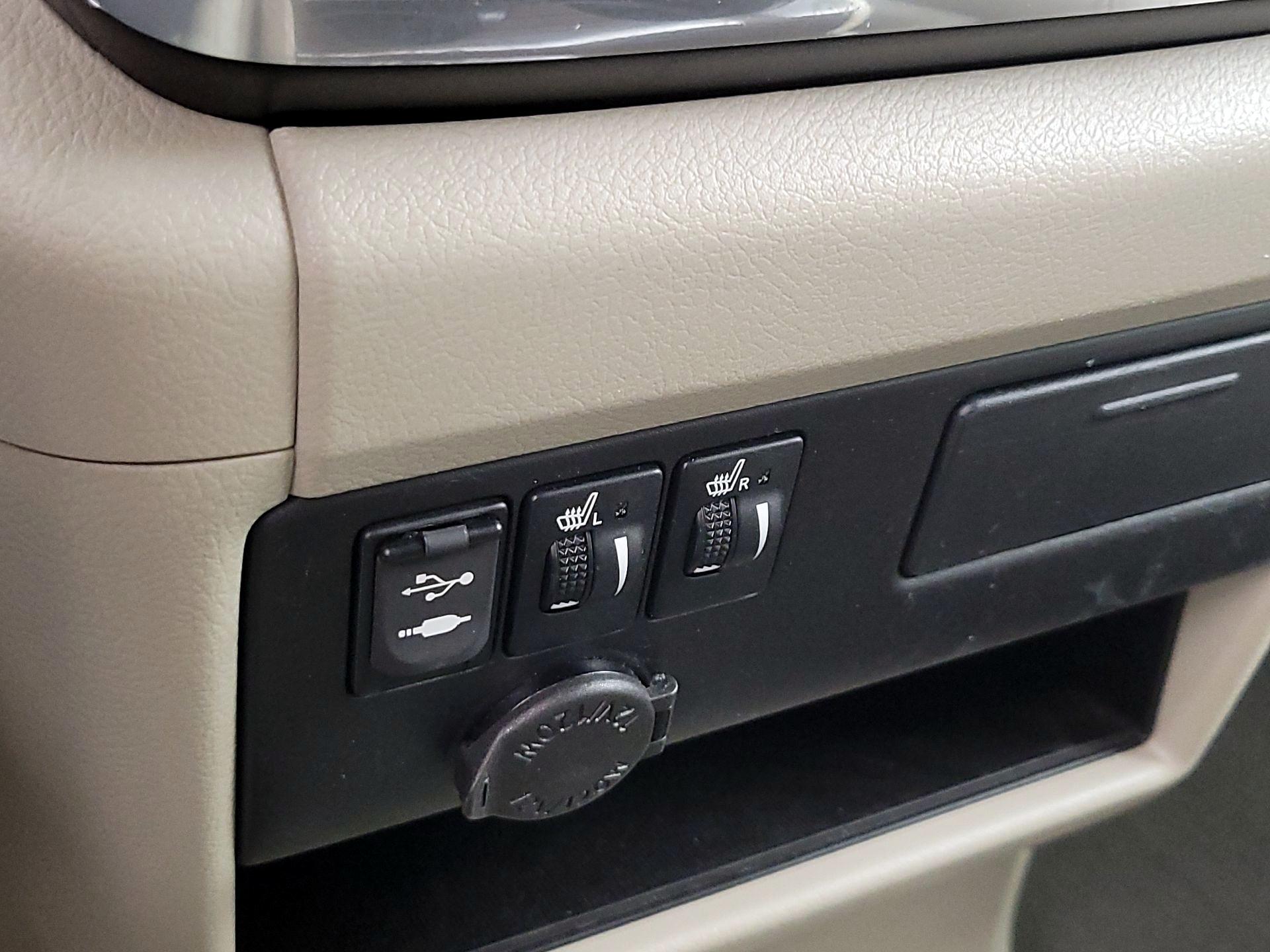 Thumbnail: 2017 Toyota Sienna - 18