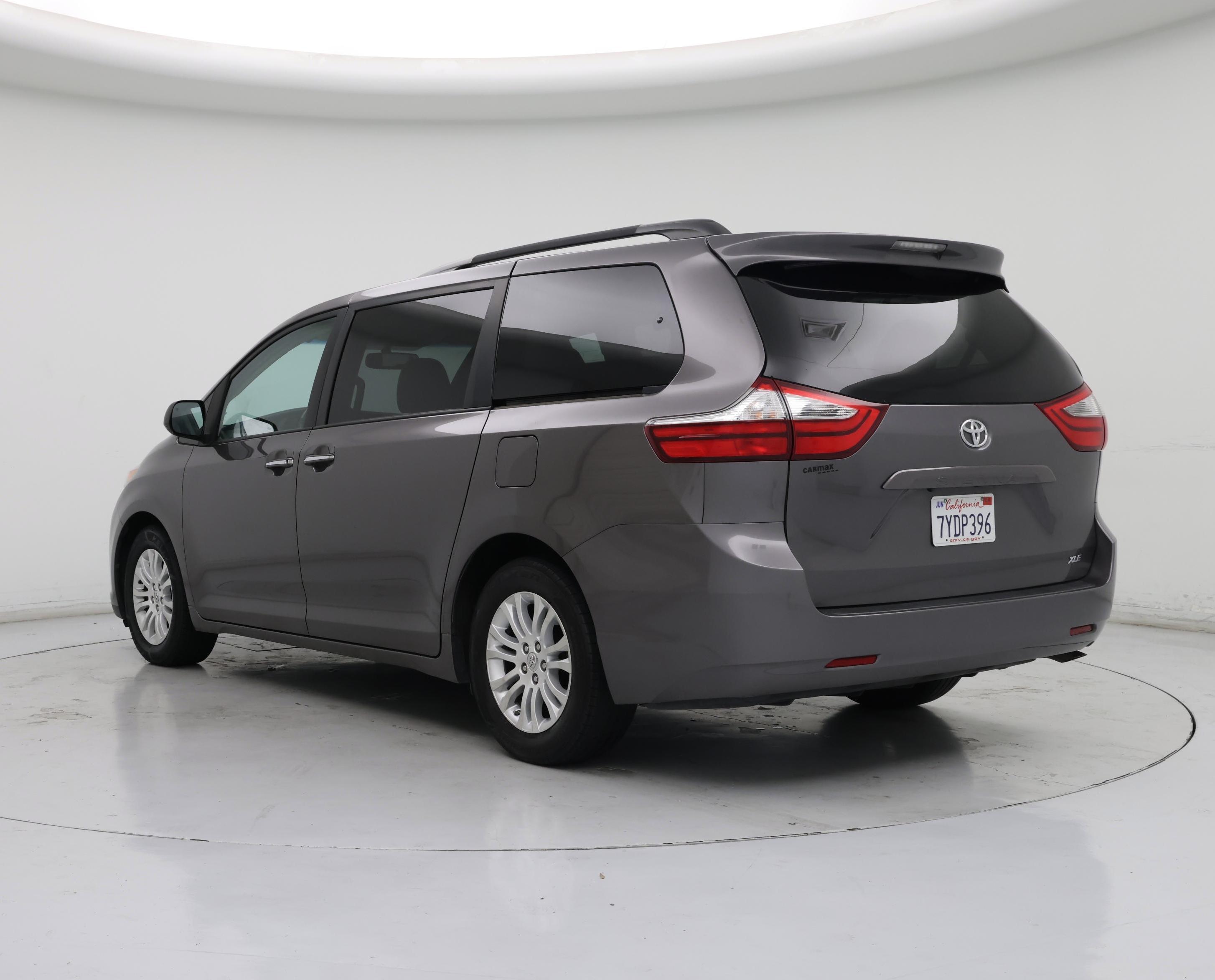 Thumbnail: 2017 Toyota Sienna - 2