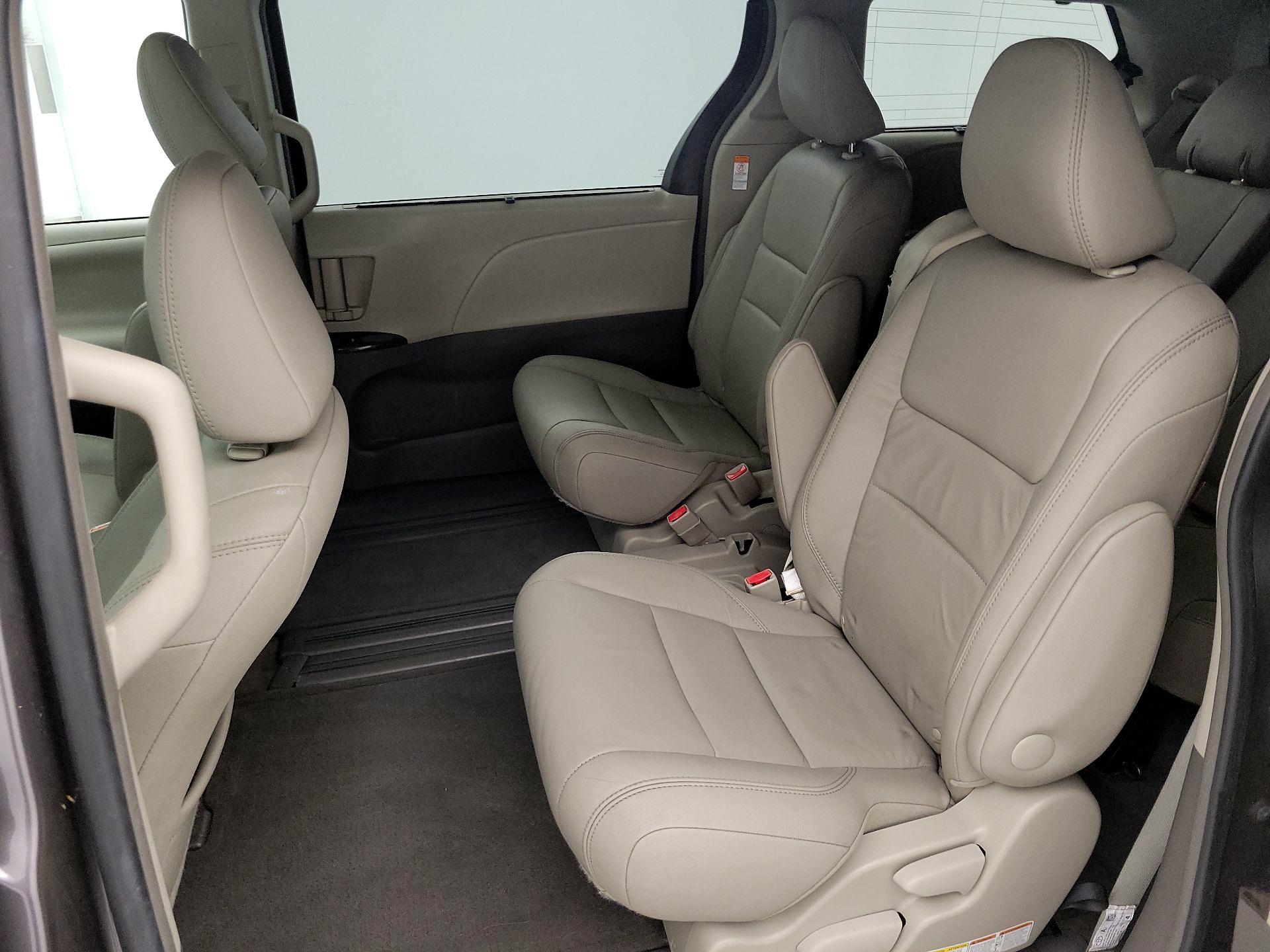 Thumbnail: 2017 Toyota Sienna - 19