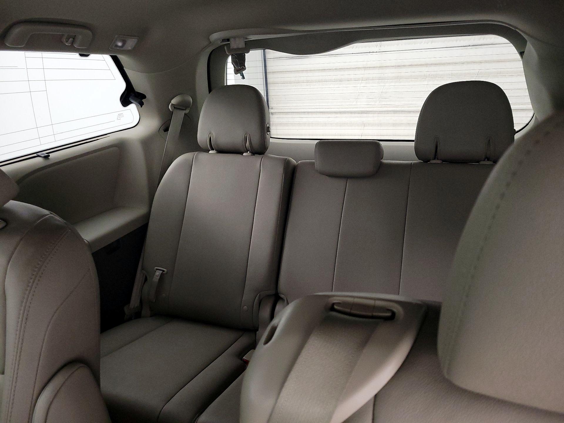 Thumbnail: 2017 Toyota Sienna - 20
