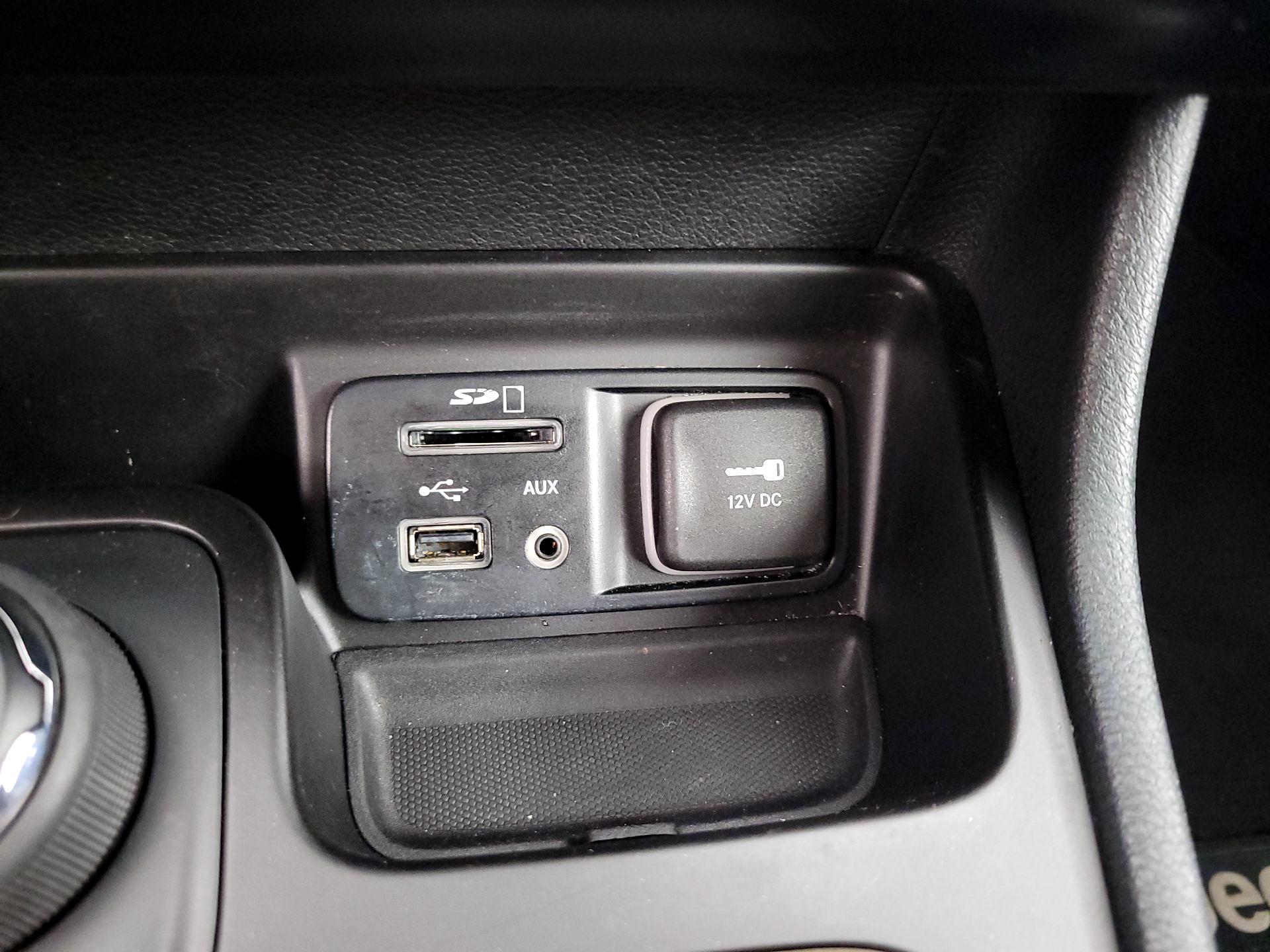 Thumbnail: 2015 Jeep Cherokee - 19