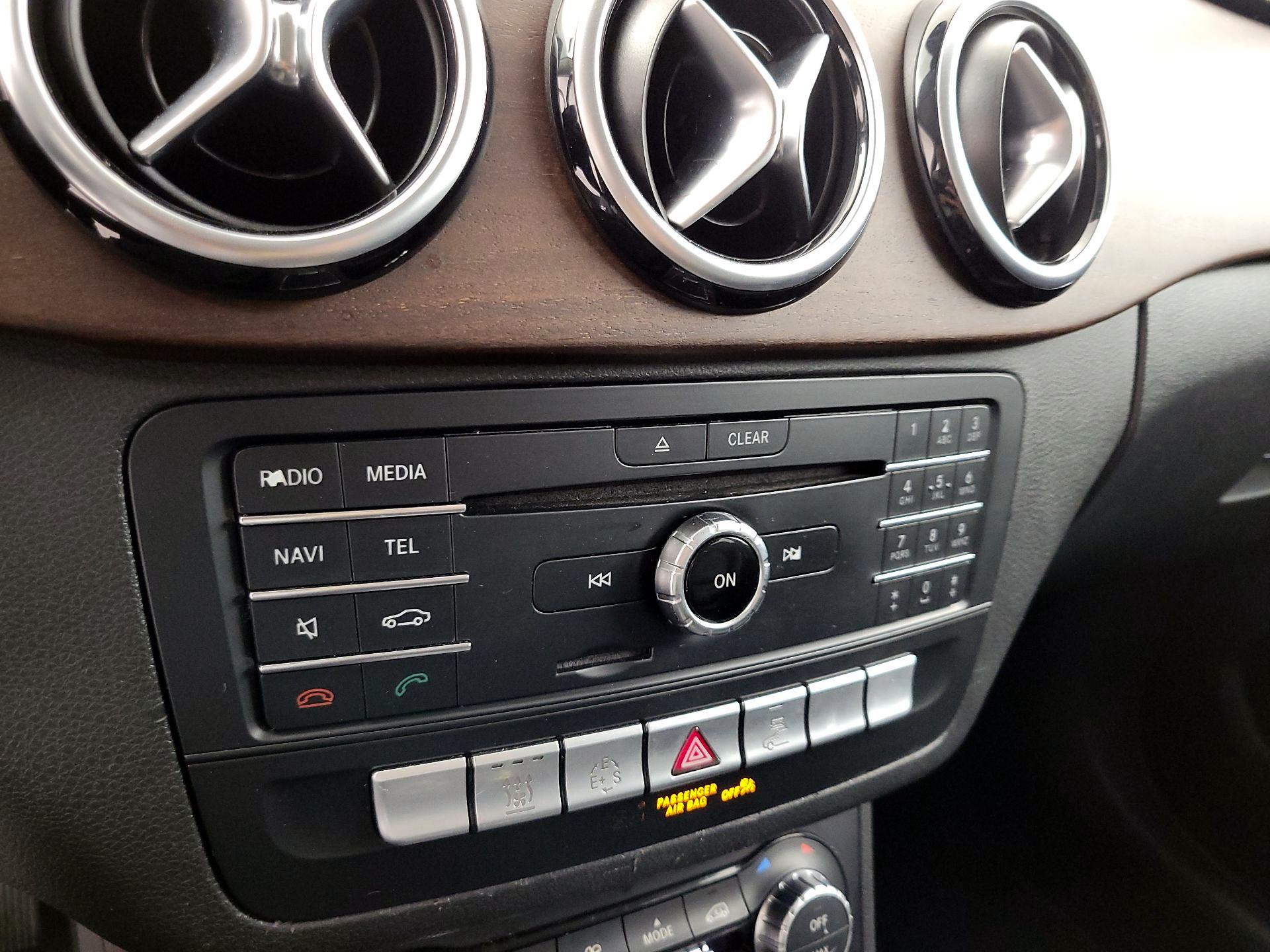 Thumbnail: 2015 Mercedes-Benz B-Class - 17