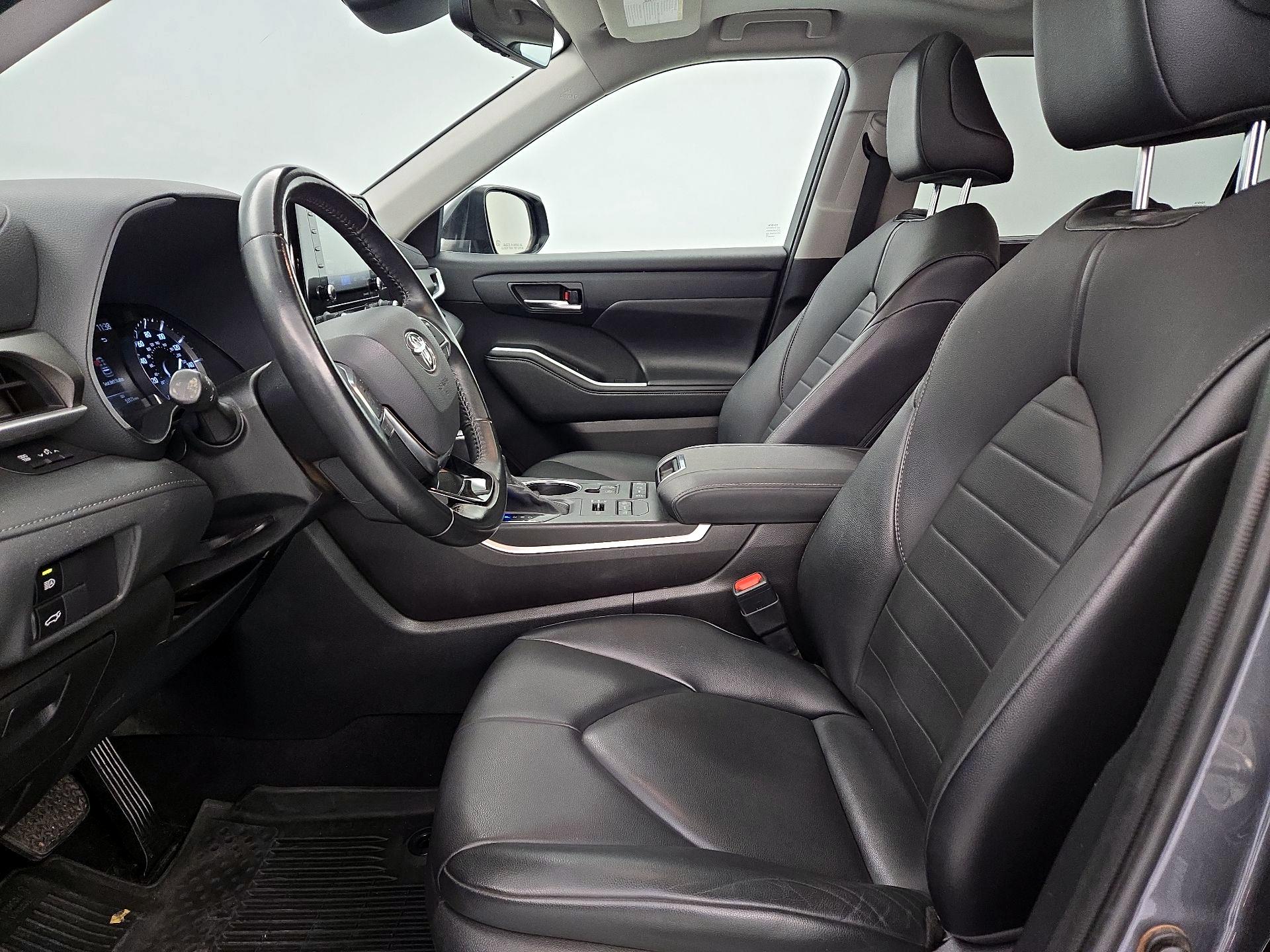 Thumbnail: 2021 Toyota Highlander - 11