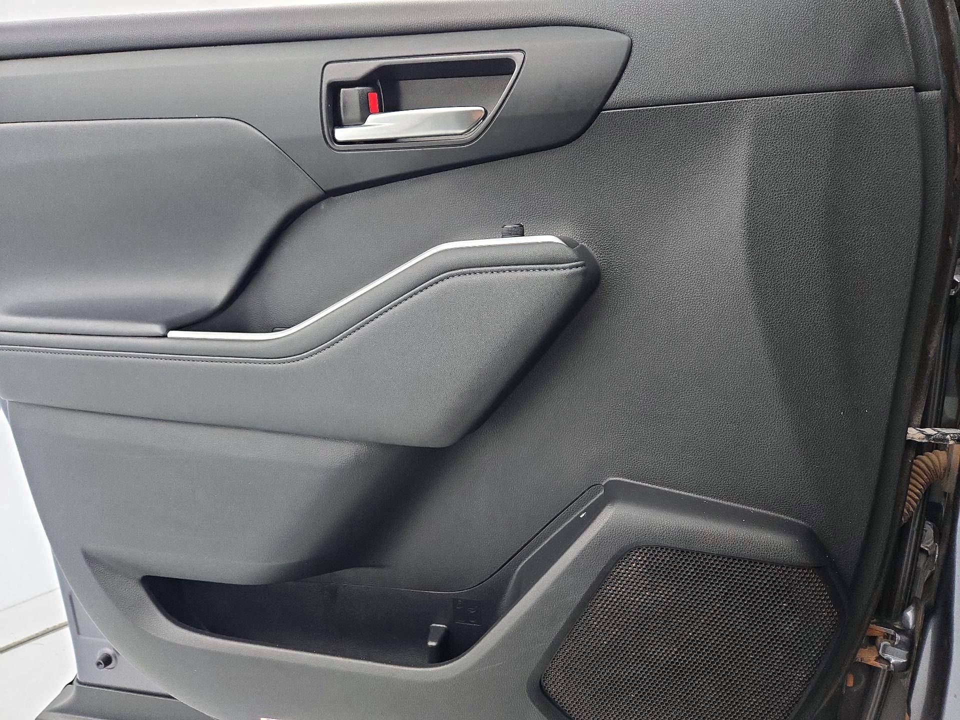 Thumbnail: 2021 Toyota Highlander - 12