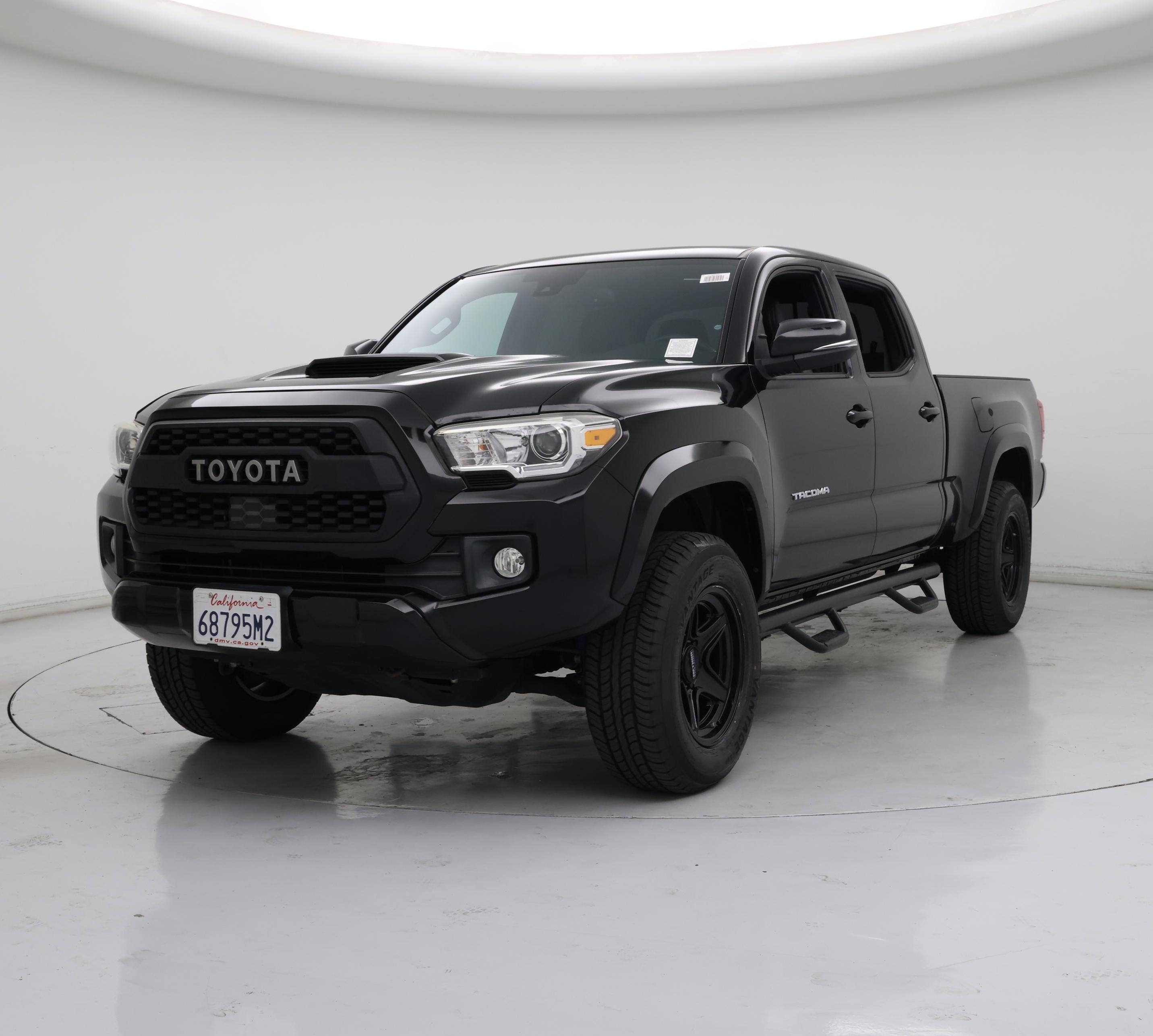 Thumbnail: 2018 Toyota Tacoma - 4