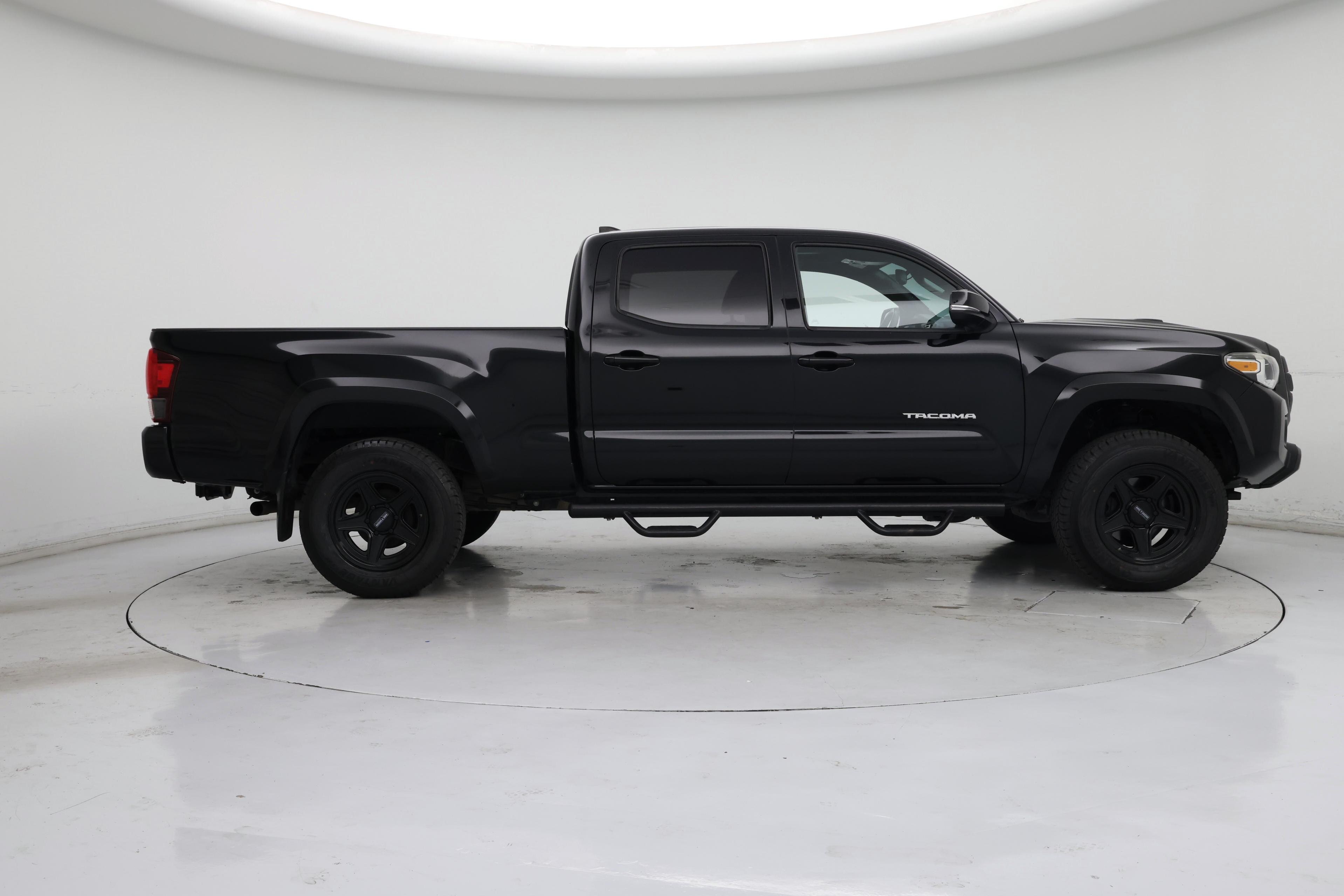 Thumbnail: 2018 Toyota Tacoma - 7