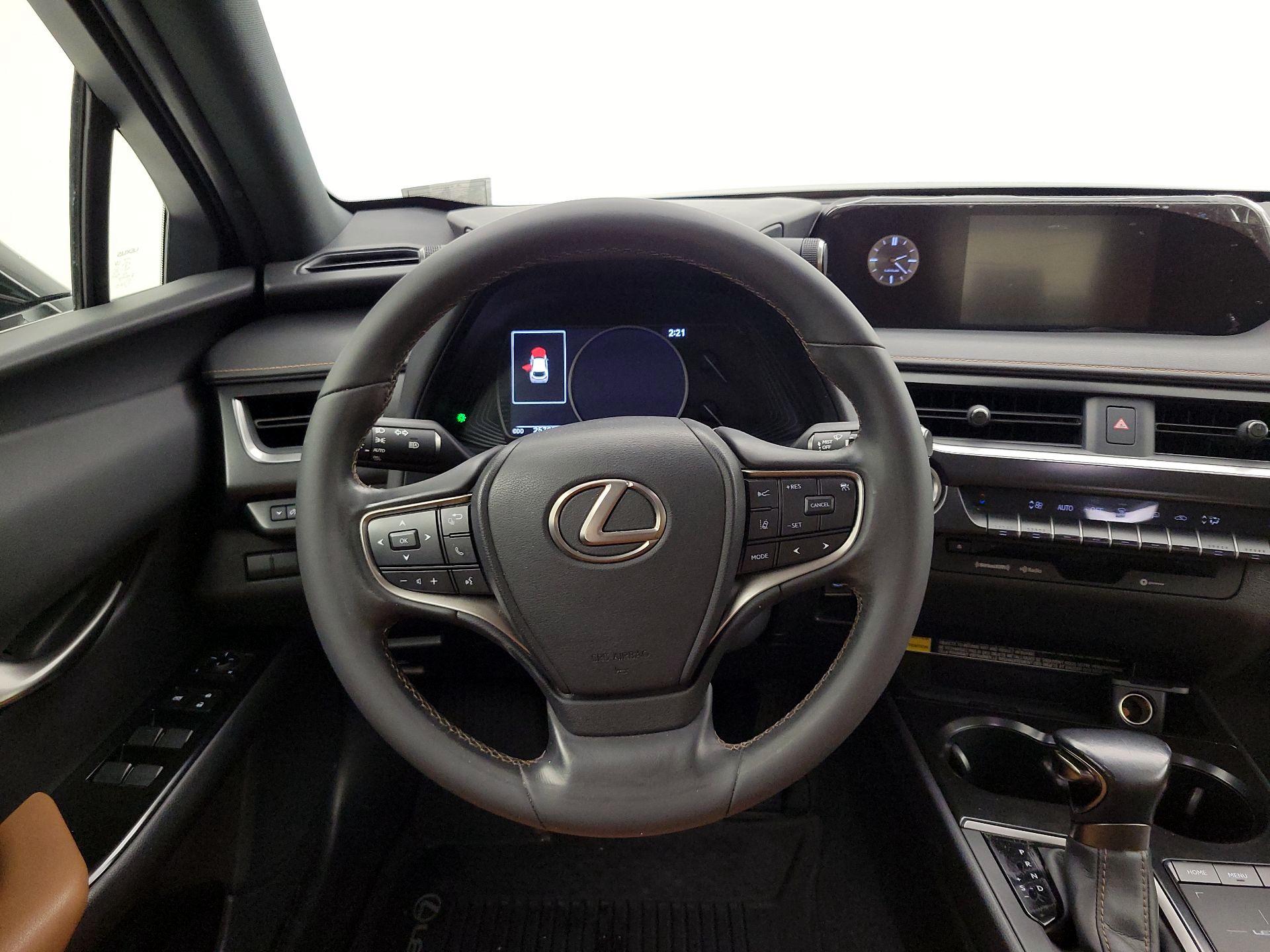 Thumbnail: 2022 Lexus UX - 10