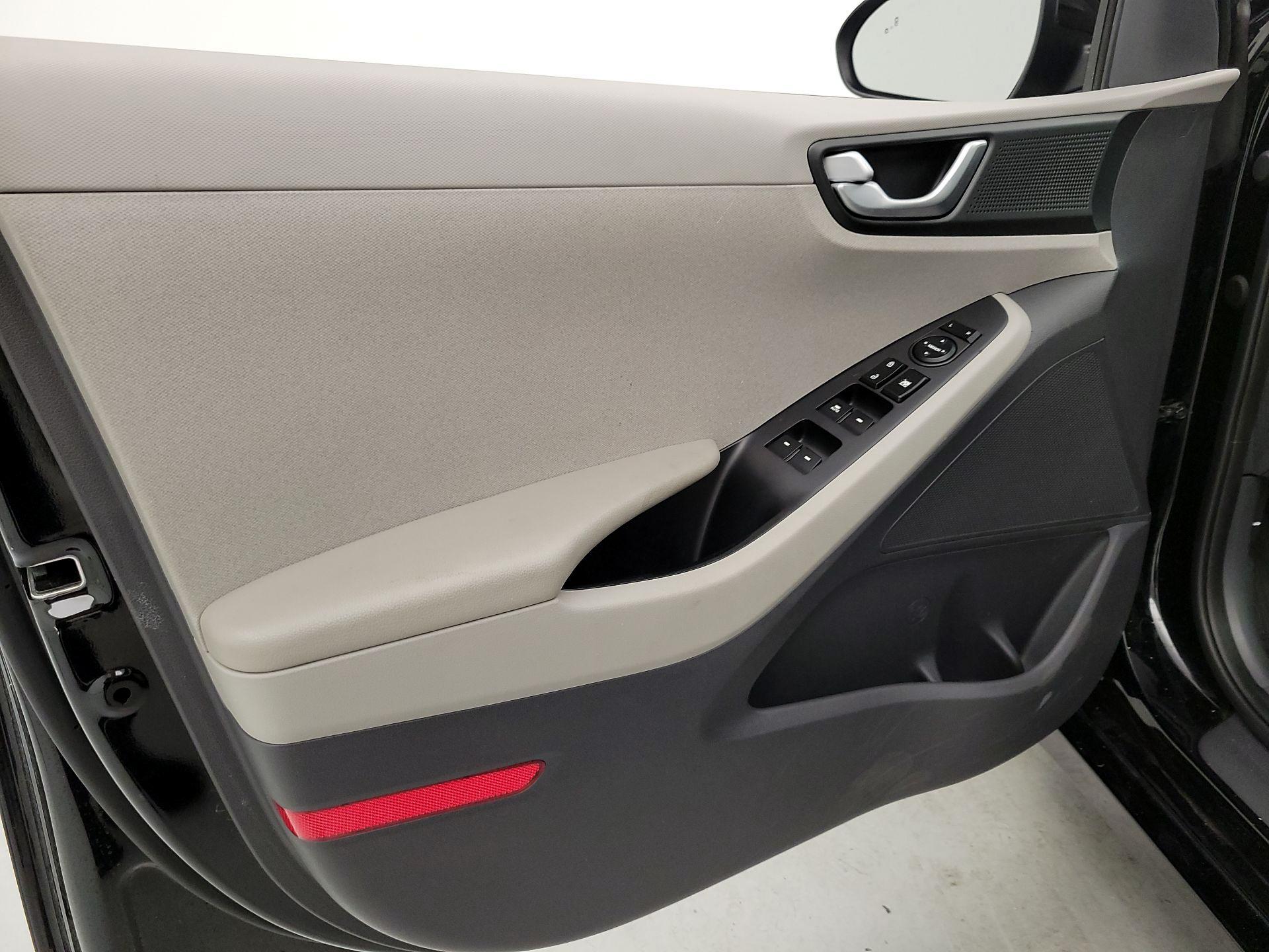 Thumbnail: 2018 Hyundai Ioniq - 12