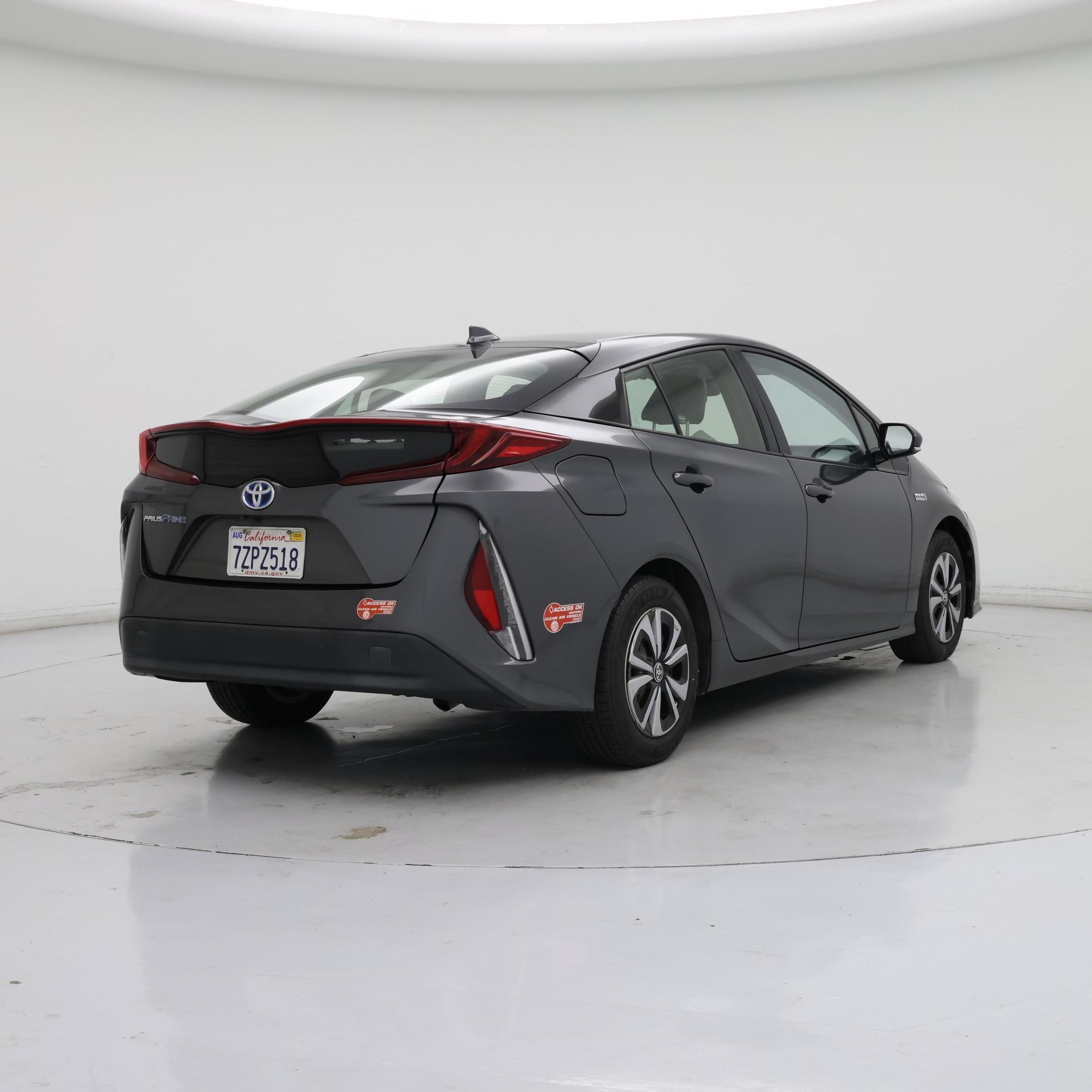 Thumbnail: 2017 Toyota Prius Prime - 8