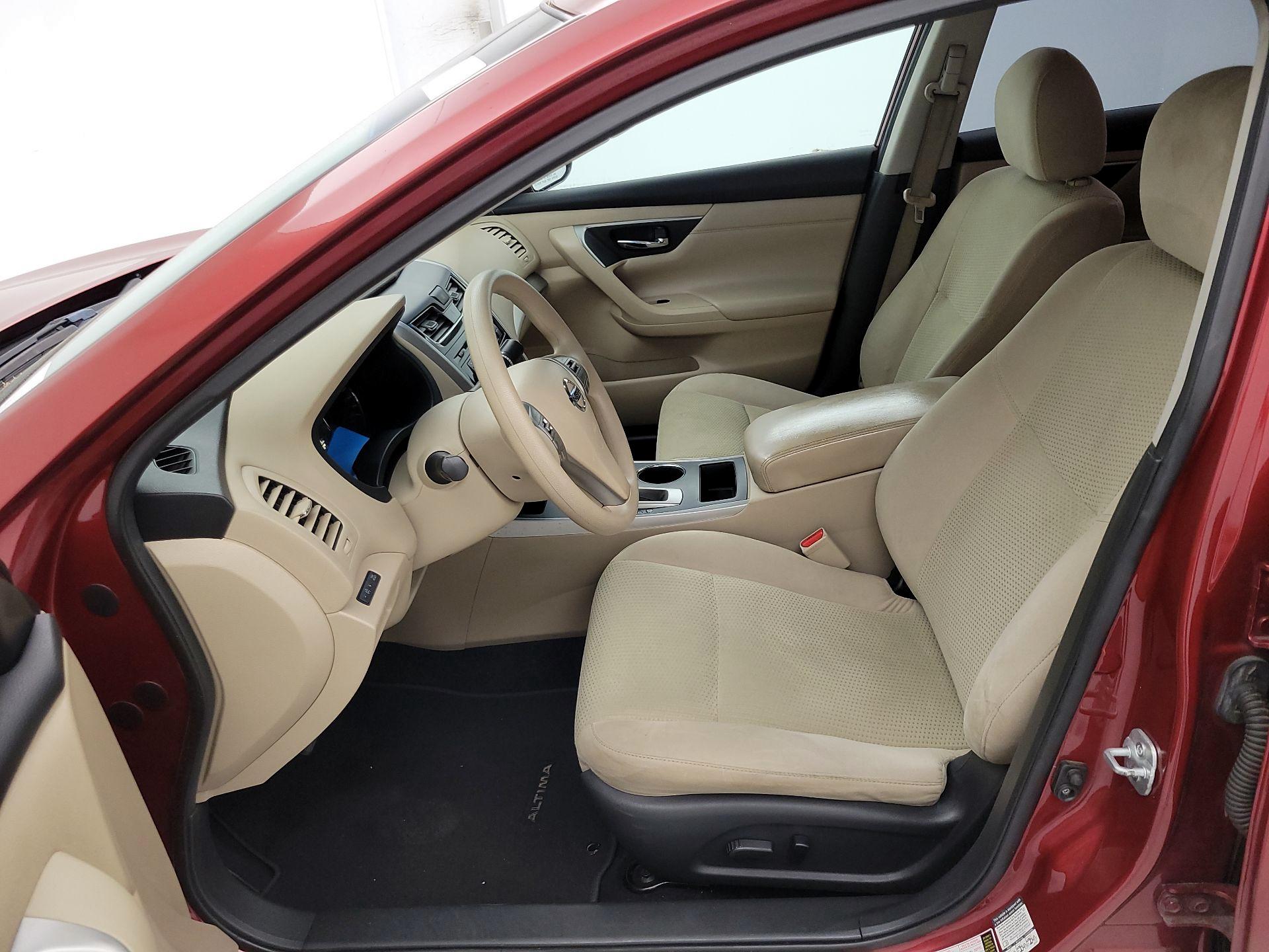 Thumbnail: 2015 Nissan Altima - 11