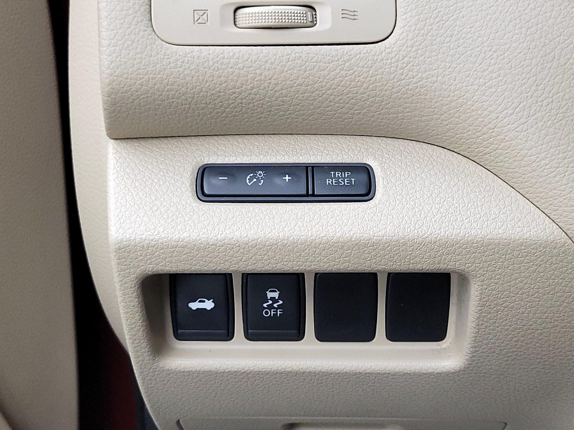 Thumbnail: 2015 Nissan Altima - 13
