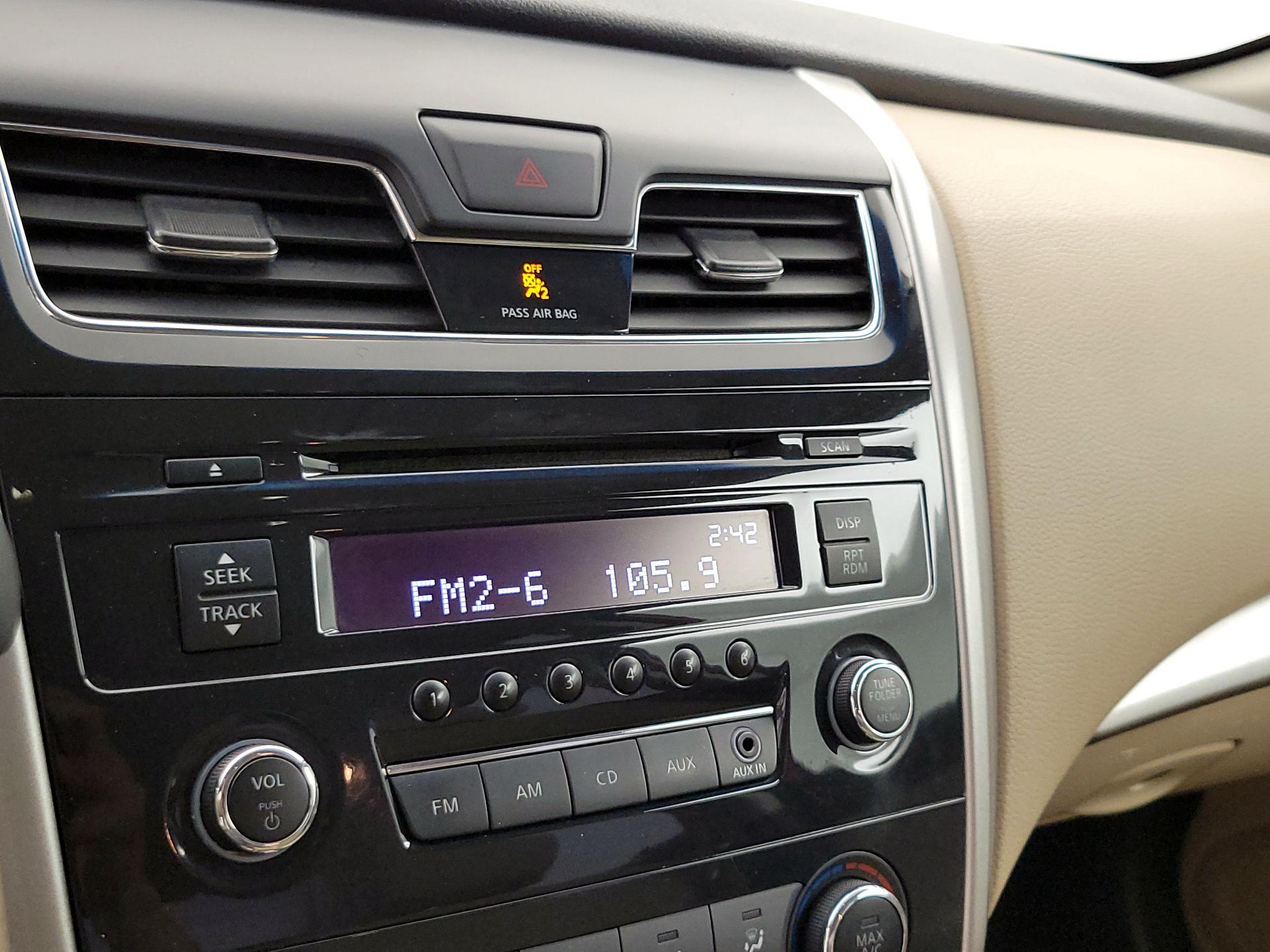 Thumbnail: 2015 Nissan Altima - 14