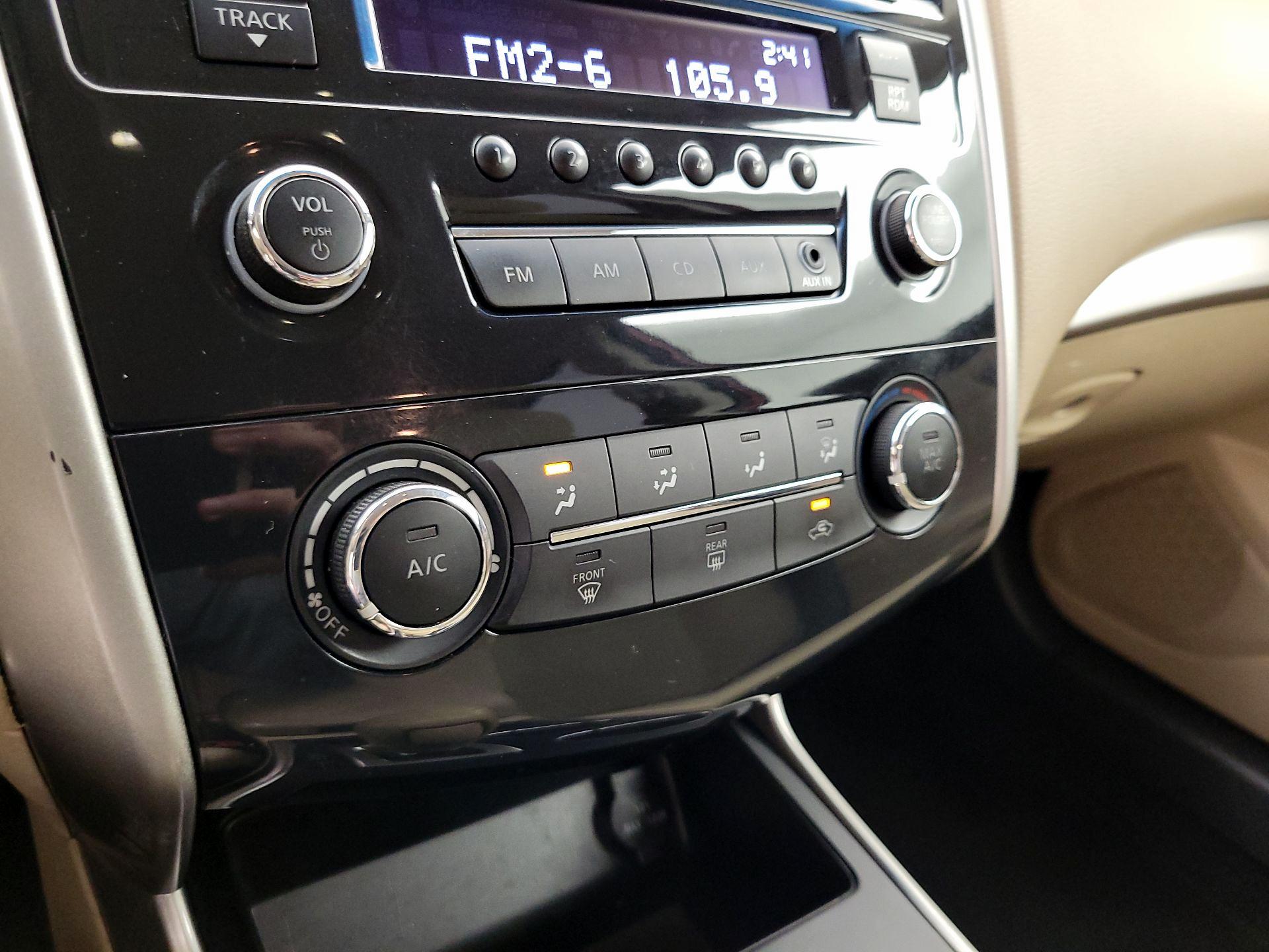 Thumbnail: 2015 Nissan Altima - 15