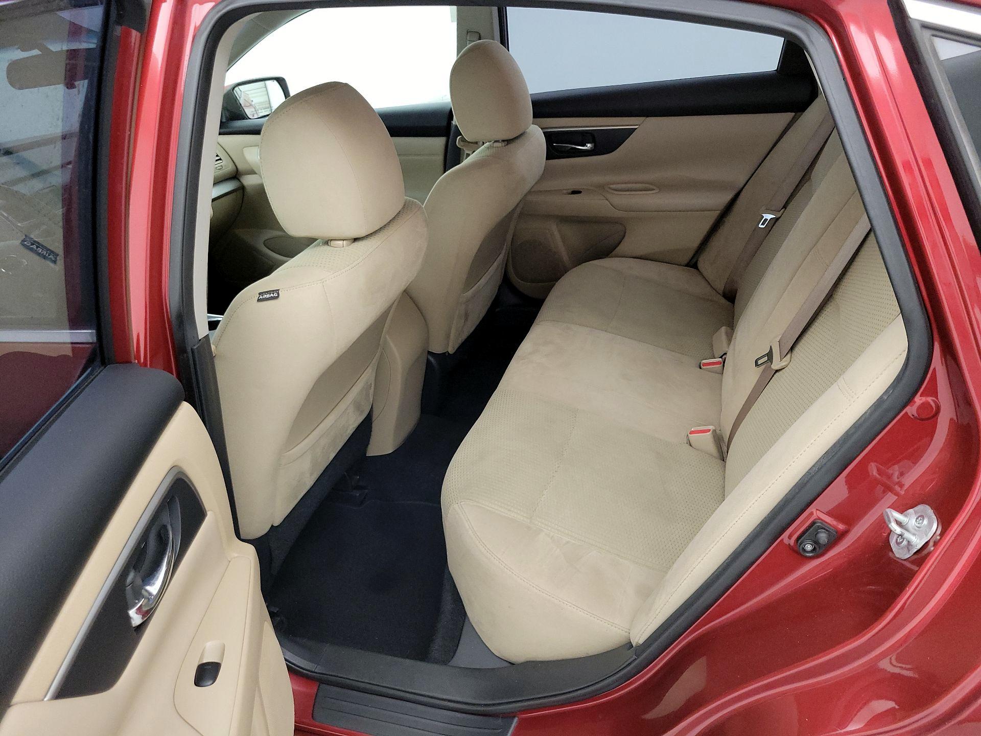 Thumbnail: 2015 Nissan Altima - 17