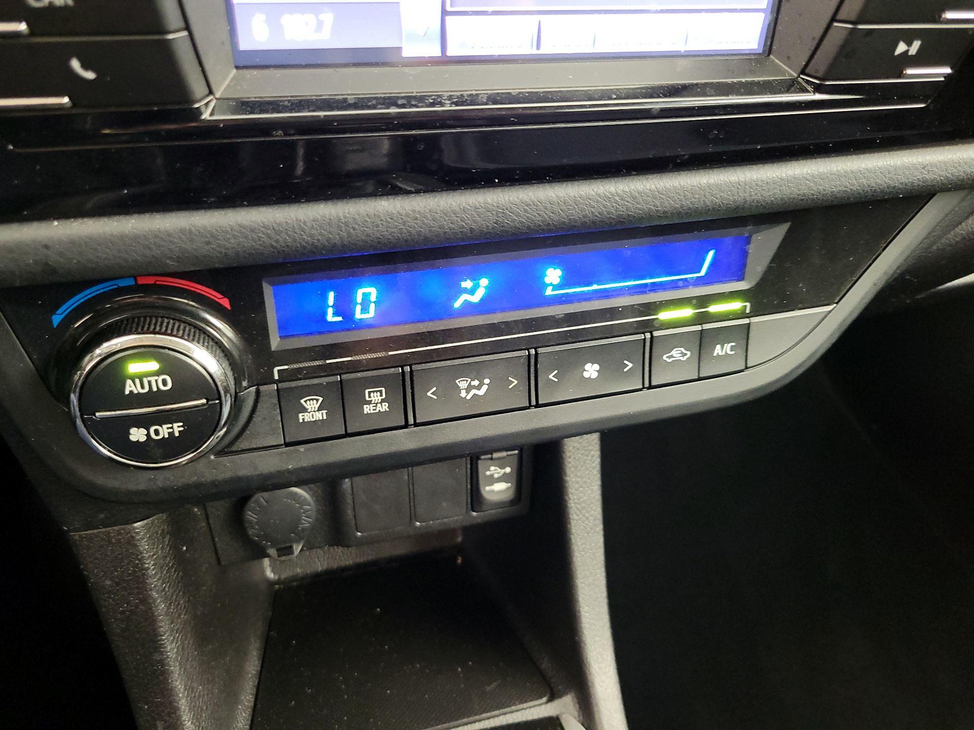Thumbnail: 2014 Toyota Corolla - 16