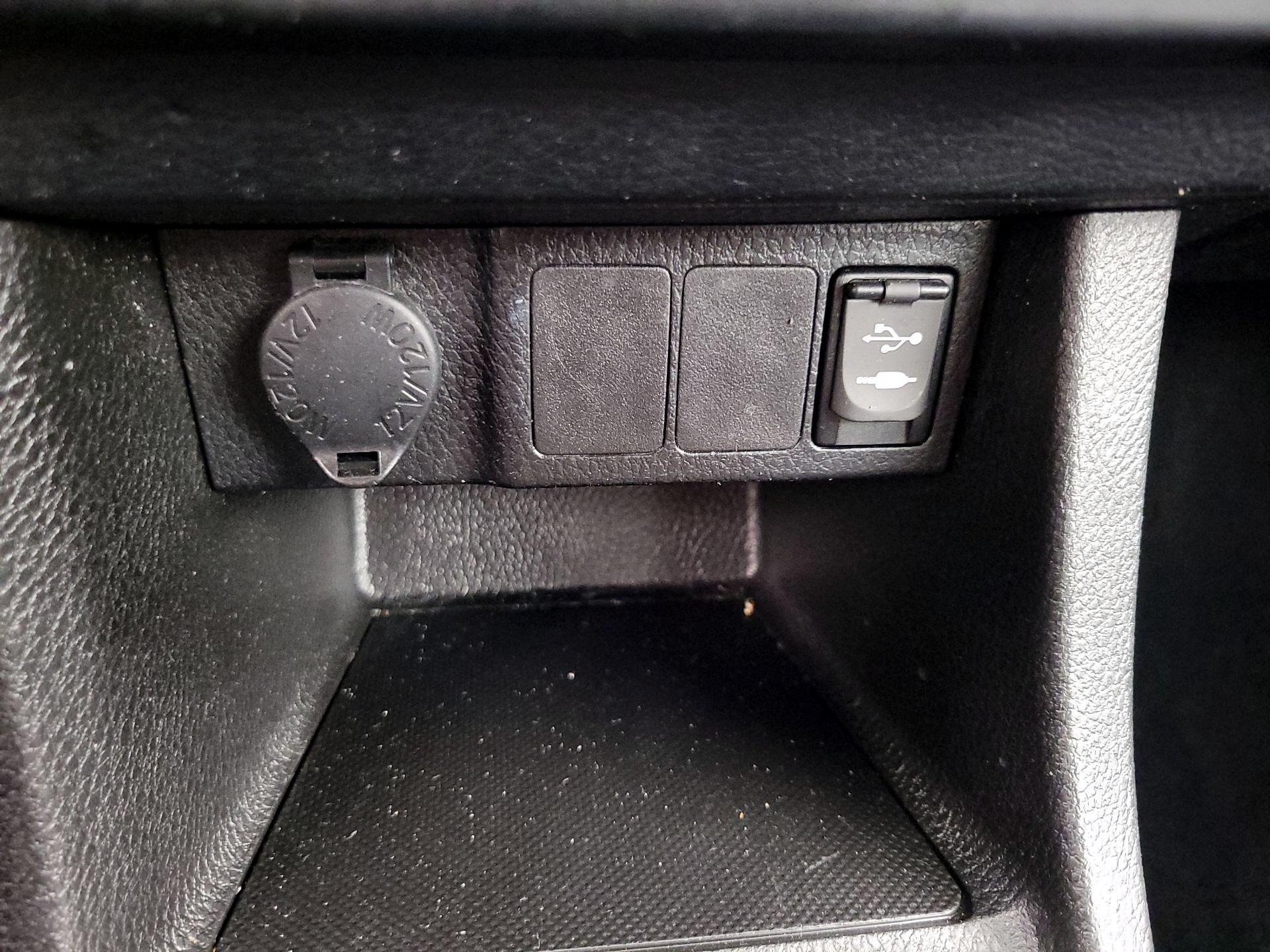 Thumbnail: 2014 Toyota Corolla - 18
