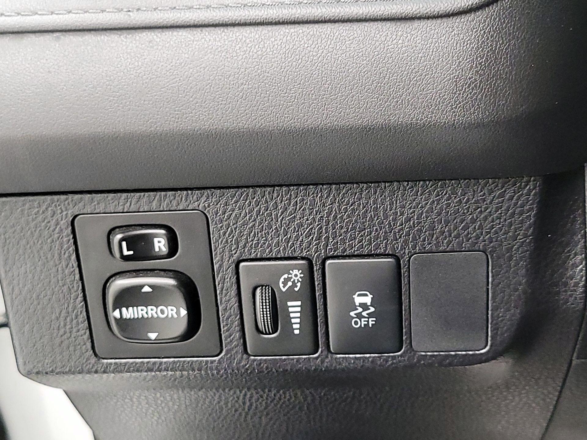 Thumbnail: 2015 Toyota RAV4 - 13