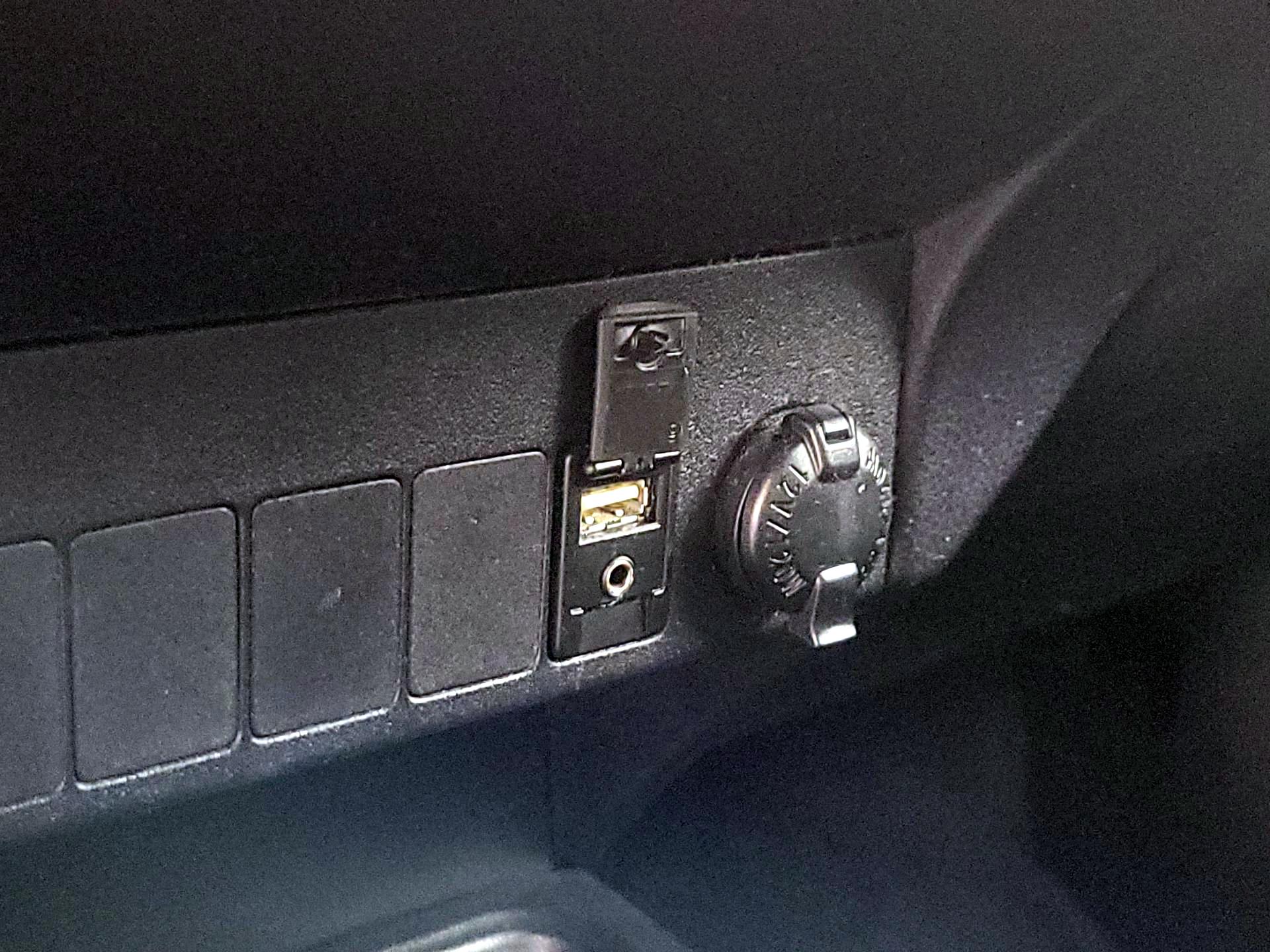 Thumbnail: 2015 Toyota RAV4 - 18