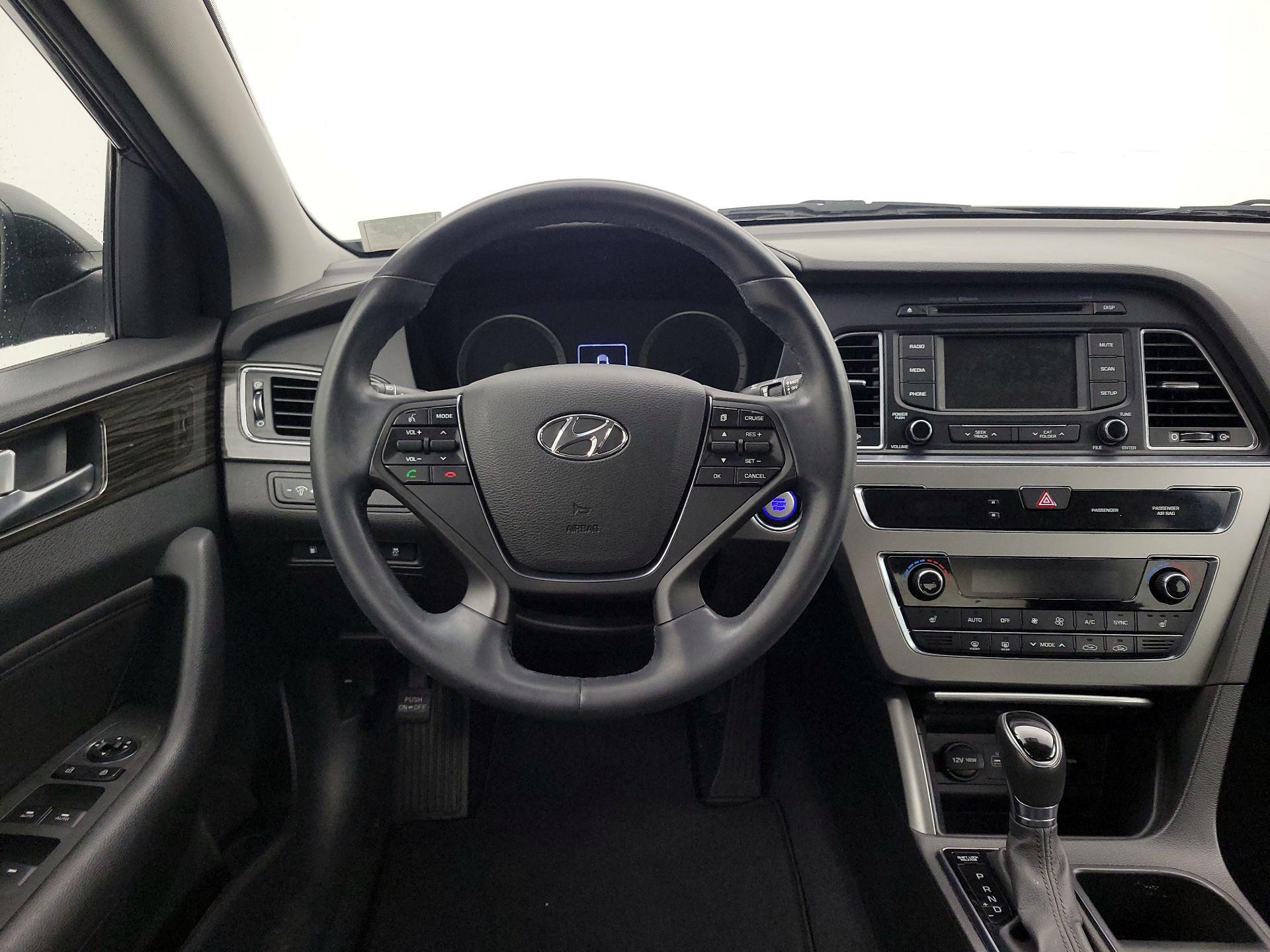 Thumbnail: 2015 Hyundai Sonata - 10