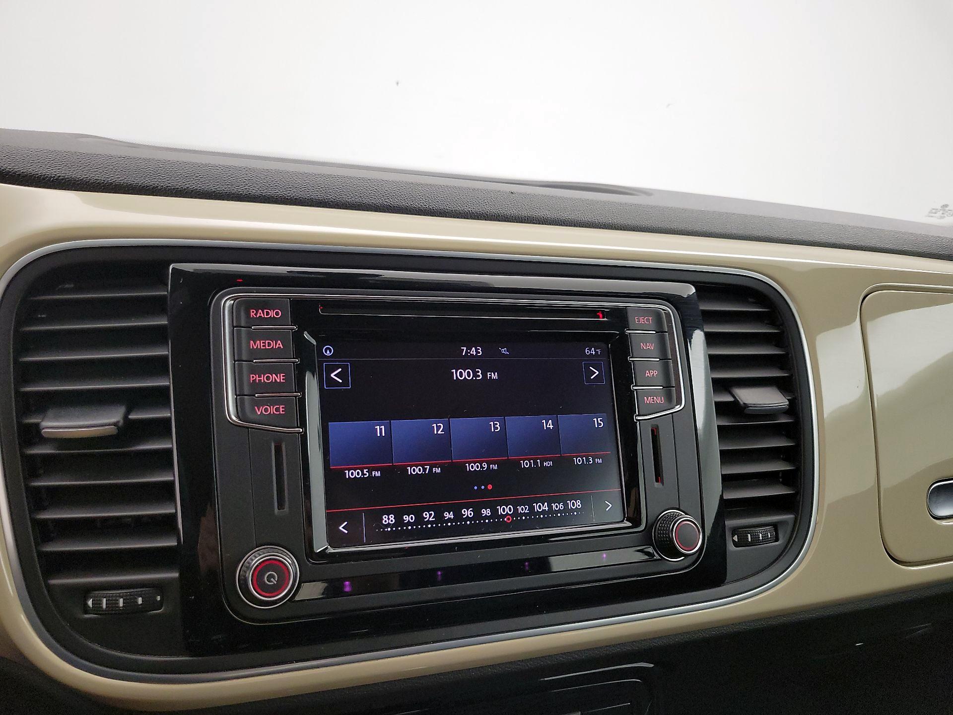 Thumbnail: 2019 Volkswagen Beetle - 15