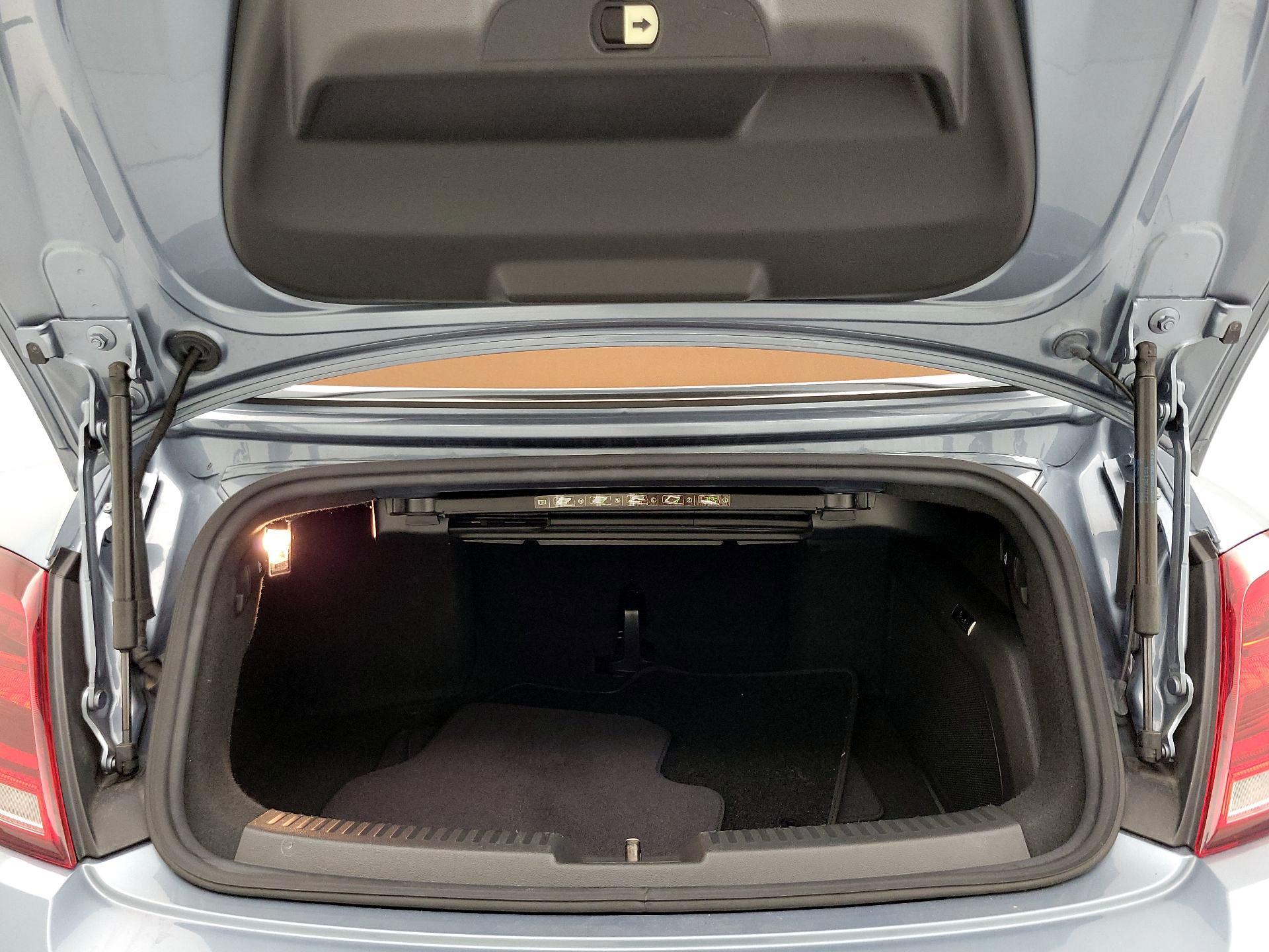 Thumbnail: 2019 Volkswagen Beetle - 20