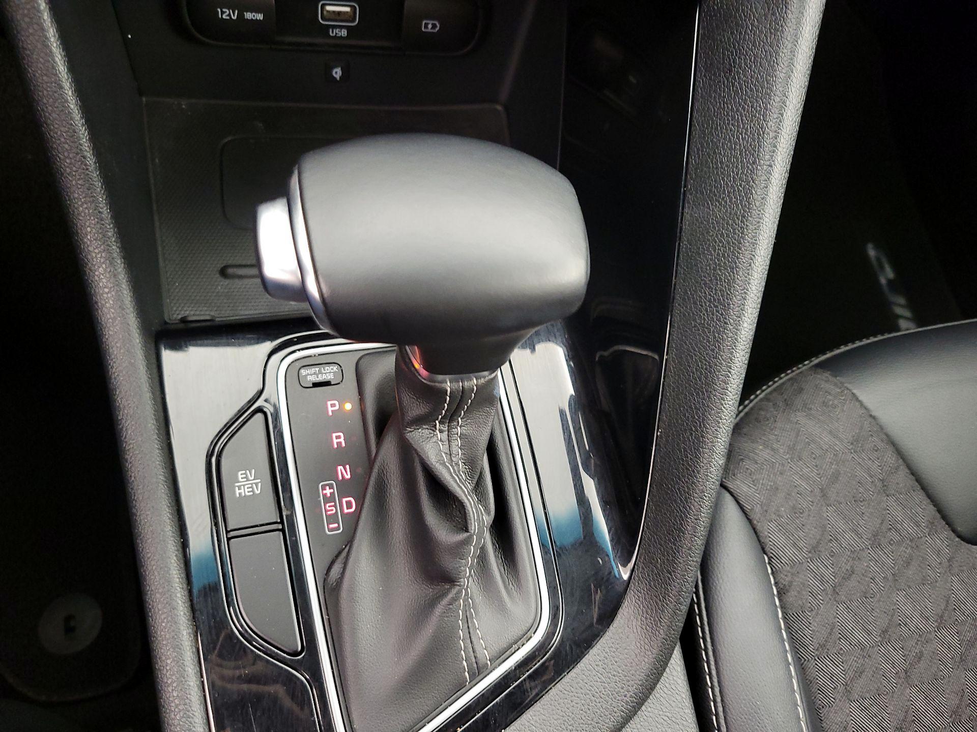 Thumbnail: 2020 Kia Niro - 17