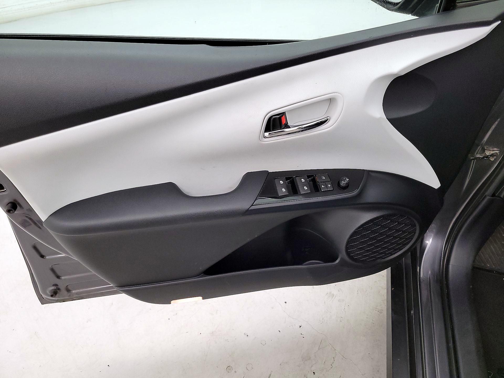 Thumbnail: 2017 Toyota Prius - 12
