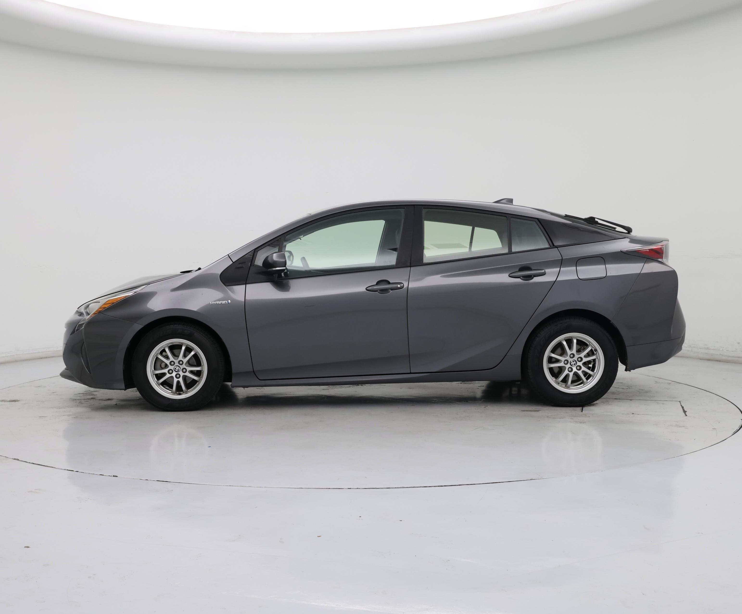 Thumbnail: 2017 Toyota Prius - 3