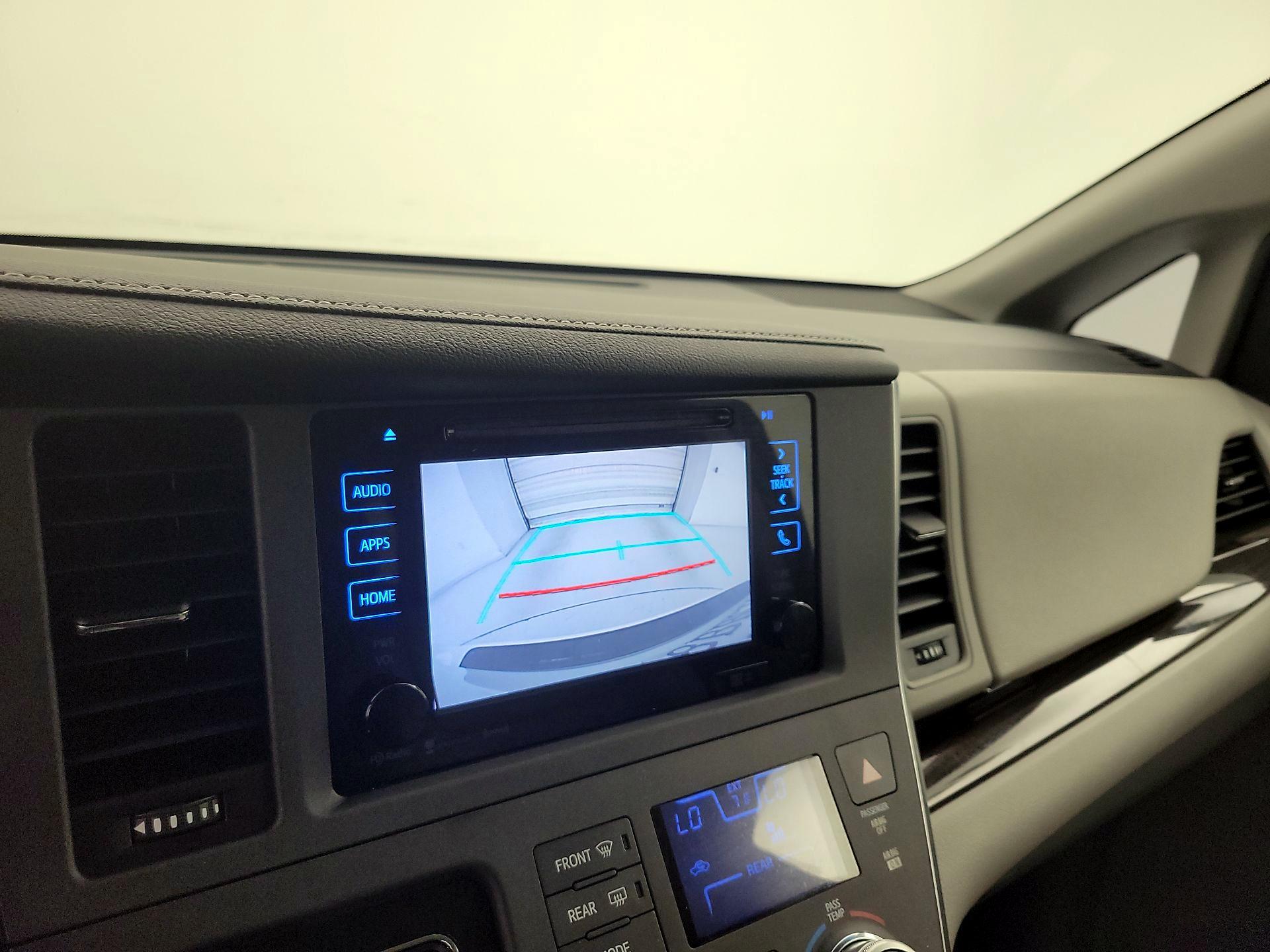 Thumbnail: 2017 Toyota Sienna - 14