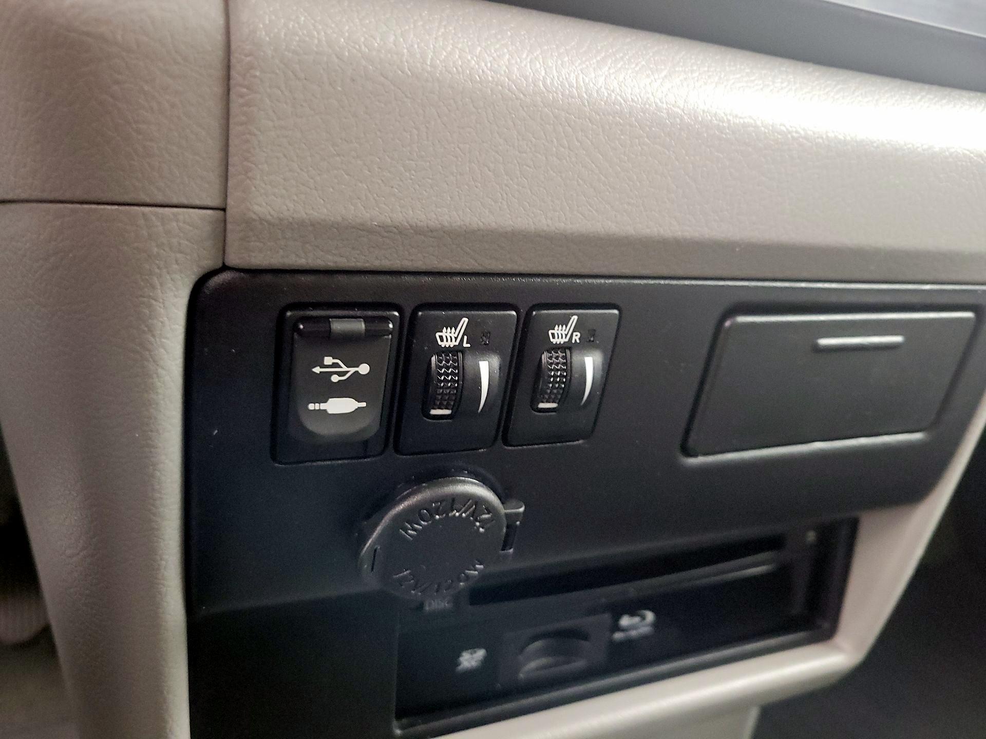 Thumbnail: 2017 Toyota Sienna - 18