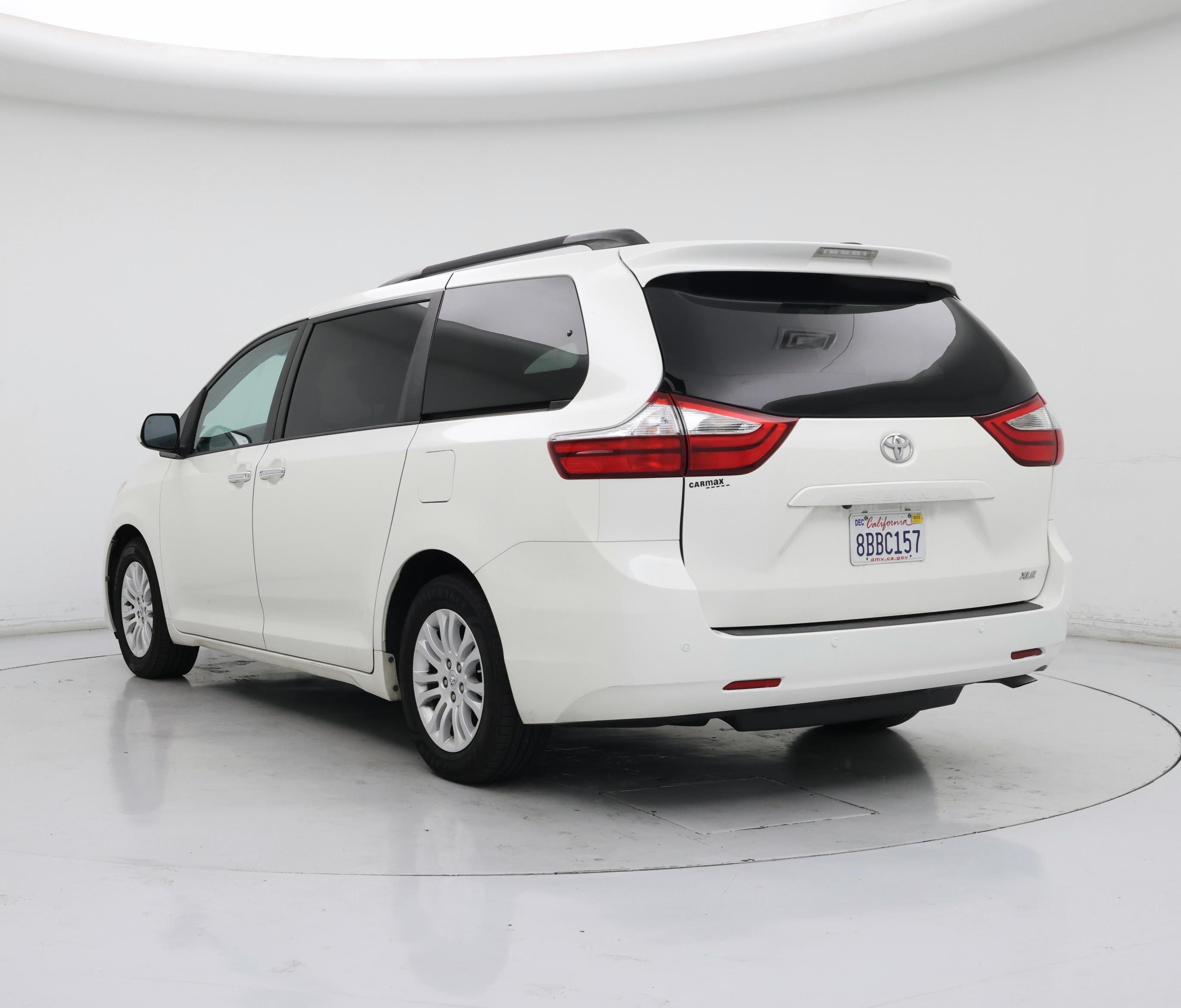 Thumbnail: 2017 Toyota Sienna - 2
