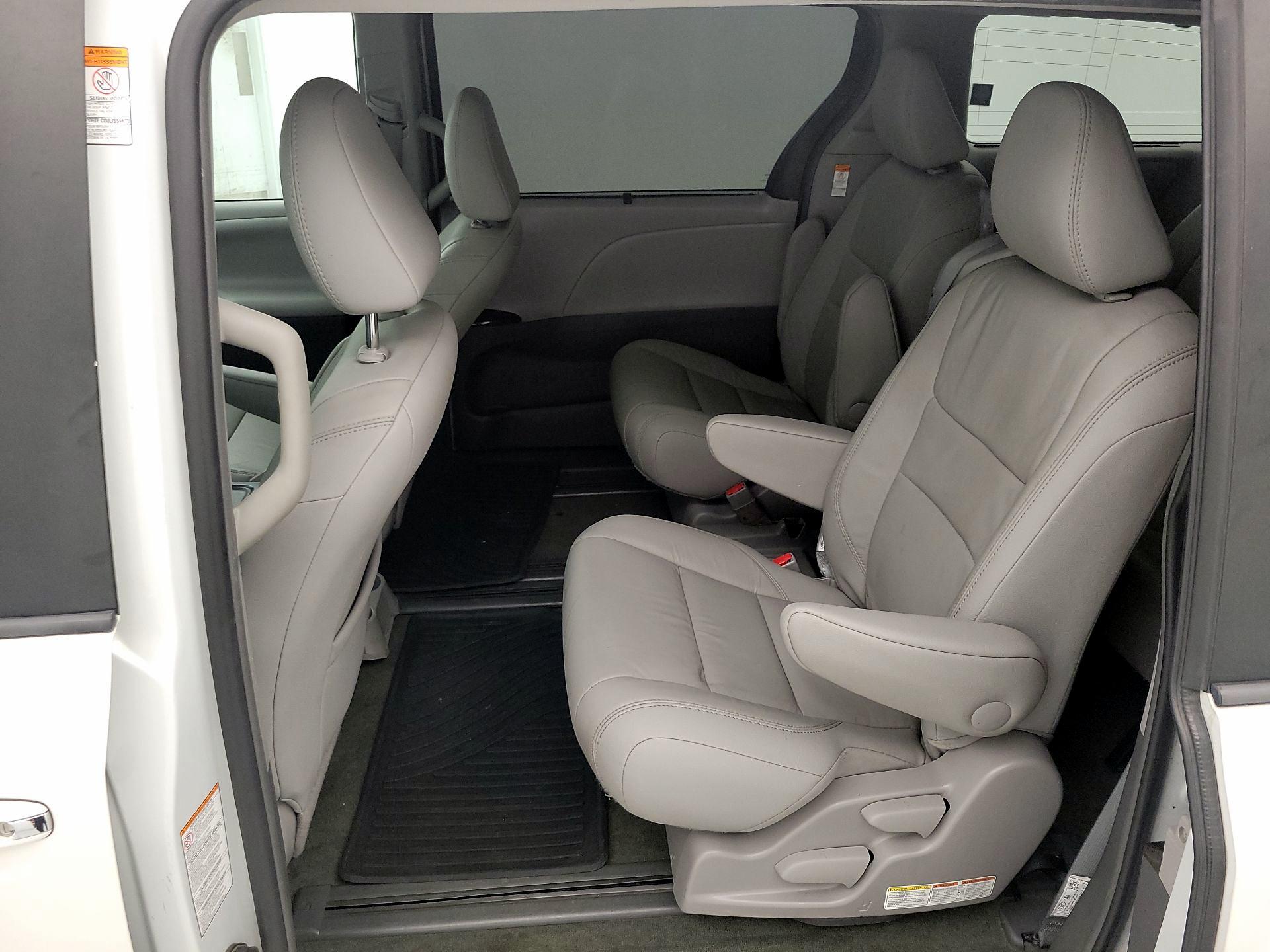 Thumbnail: 2017 Toyota Sienna - 20