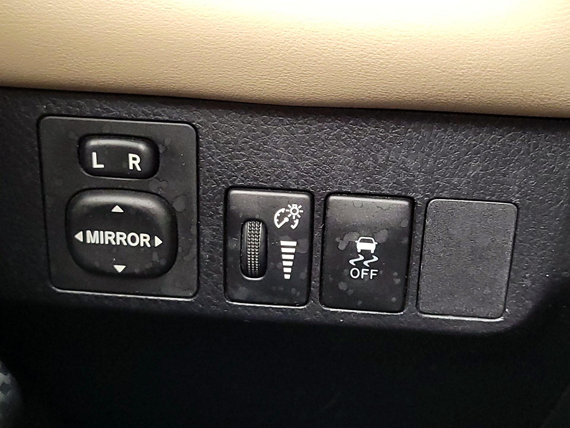 Thumbnail: 2014 Toyota RAV4 - 13