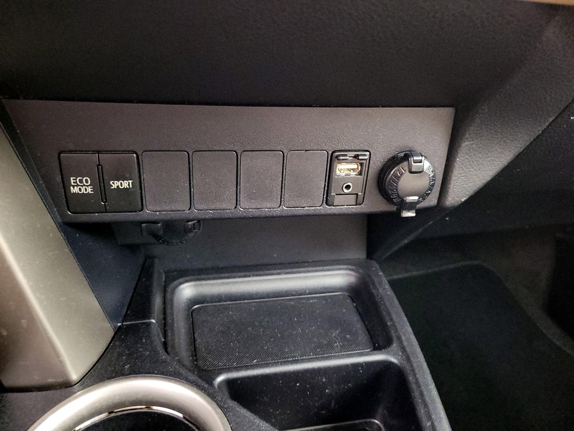 Thumbnail: 2014 Toyota RAV4 - 19