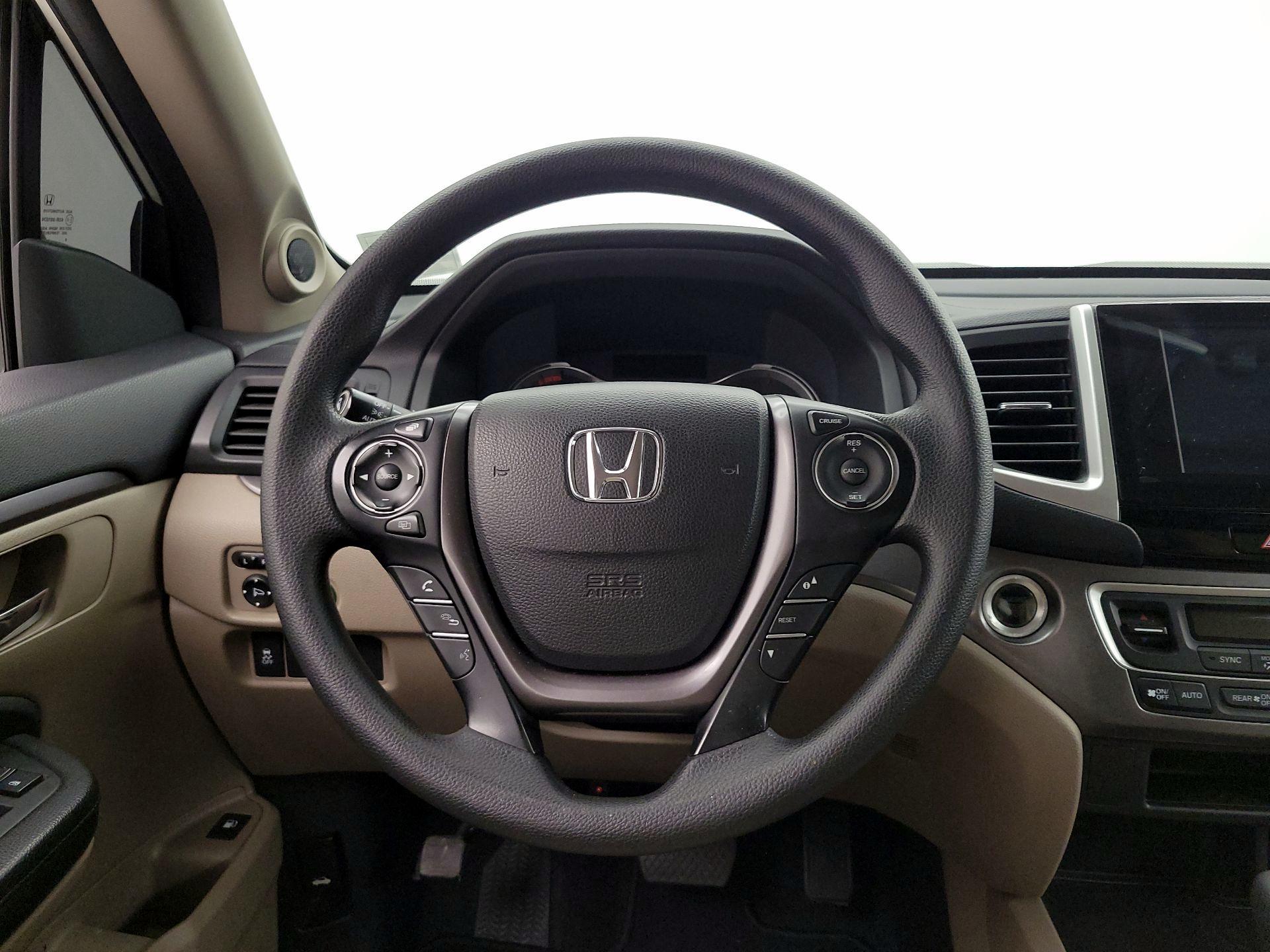 Thumbnail: 2017 Honda Pilot - 10