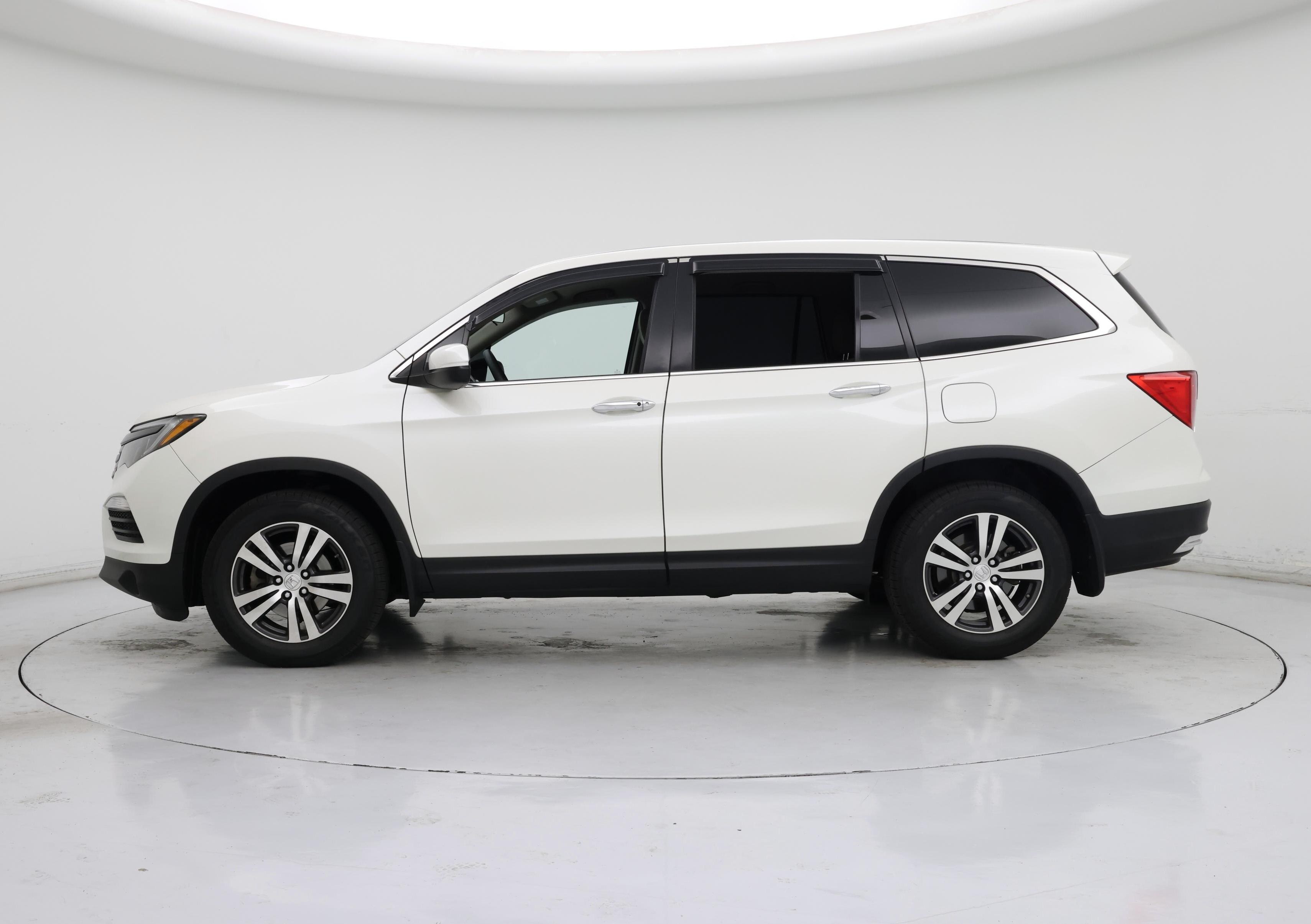 Thumbnail: 2017 Honda Pilot - 3