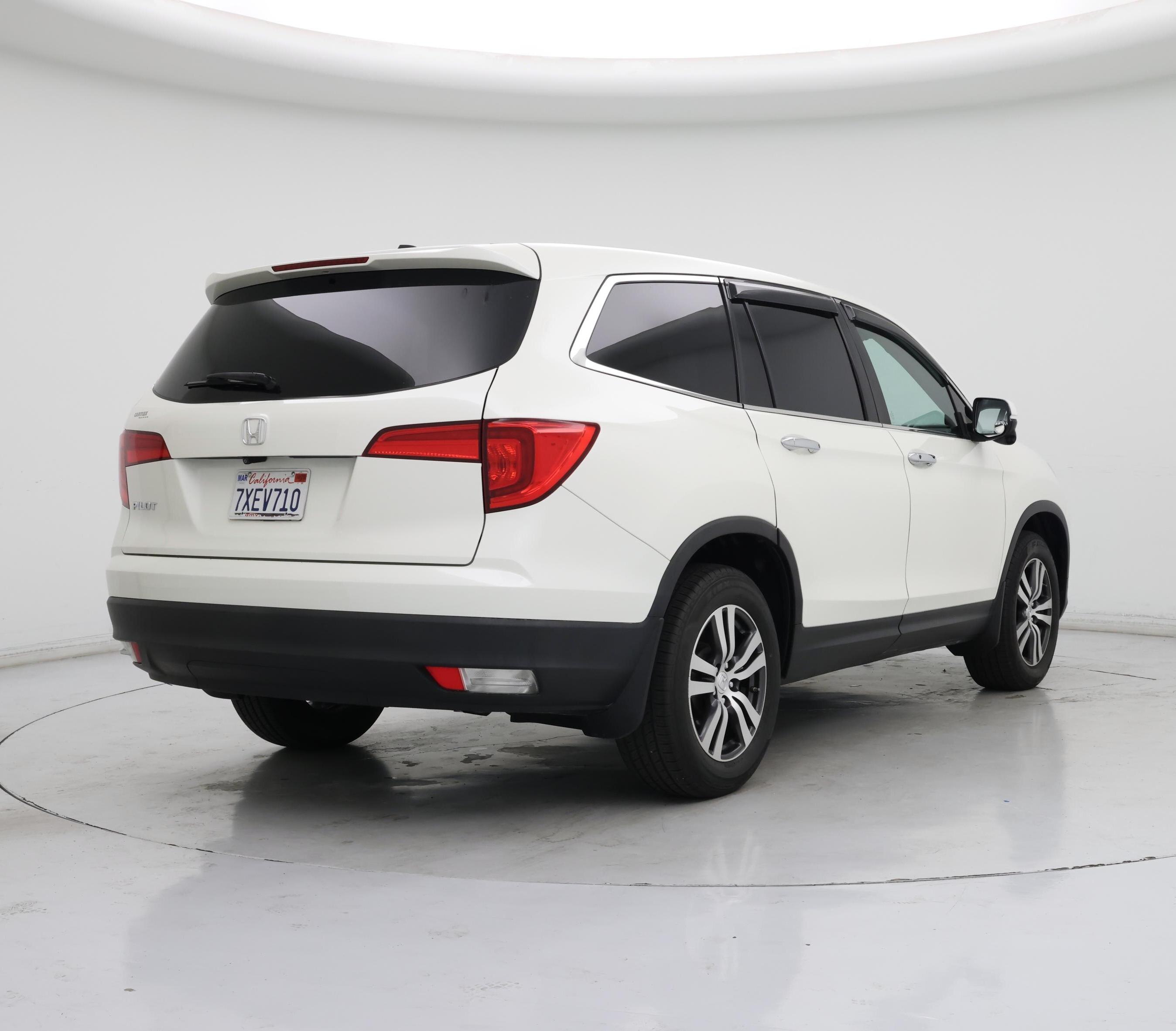 Thumbnail: 2017 Honda Pilot - 8