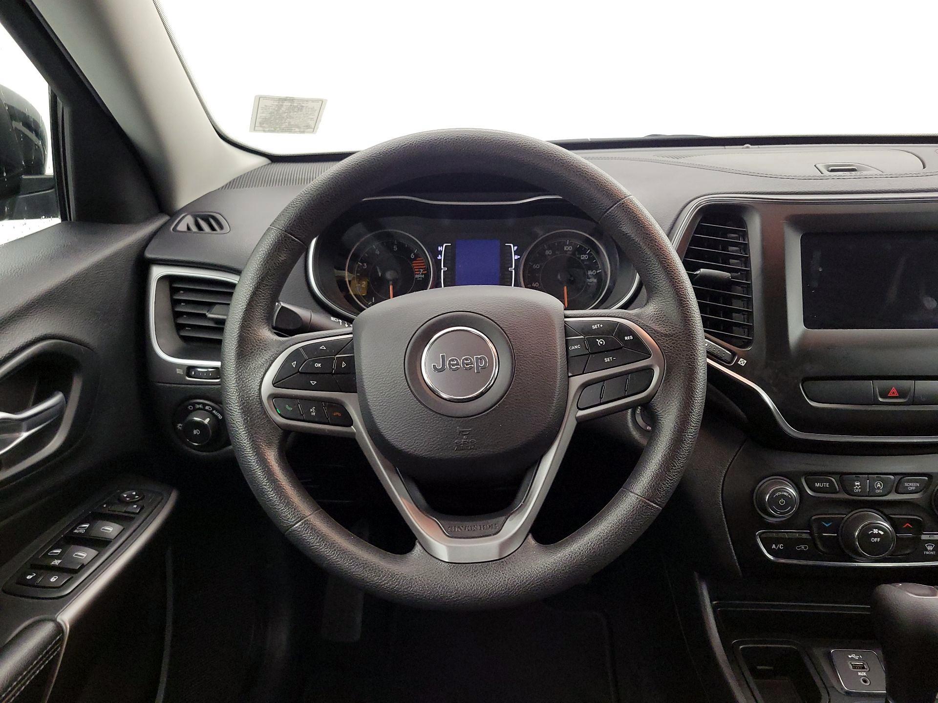 Thumbnail: 2019 Jeep Cherokee - 10
