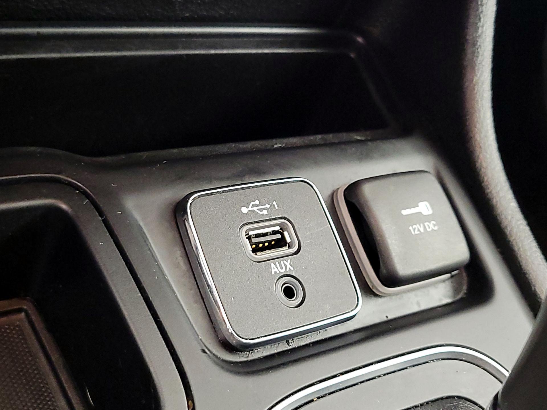 Thumbnail: 2019 Jeep Cherokee - 18